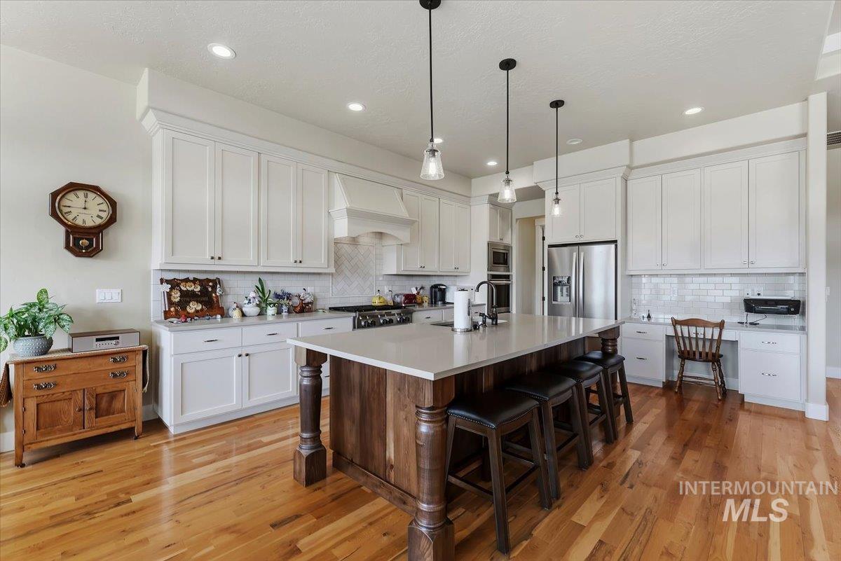 925 W Mollywood Dr, Nampa, Idaho 83686, 3 Bedrooms, 2 Bathrooms, Residential For Sale, Price $580,000, 99001621