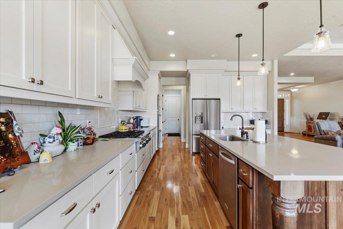 925 W Mollywood Dr, Nampa, Idaho 83686, 3 Bedrooms, 2 Bathrooms, Residential For Sale, Price $580,000, 99001621