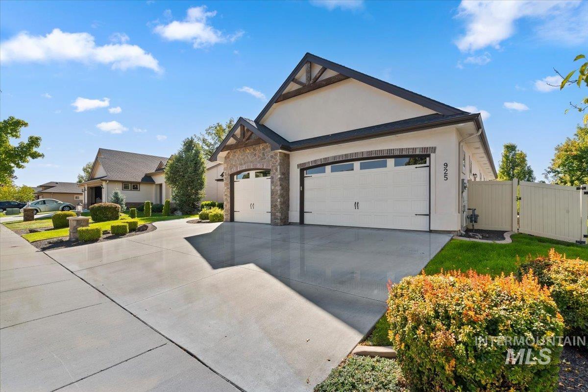 925 W Mollywood Dr, Nampa, Idaho 83686, 3 Bedrooms, 2 Bathrooms, Residential For Sale, Price $580,000, 99001621