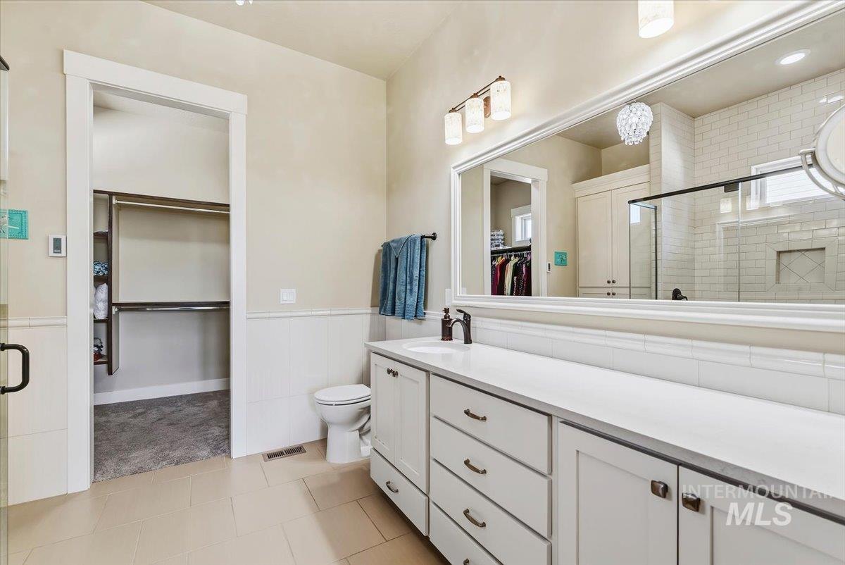 925 W Mollywood Dr, Nampa, Idaho 83686, 3 Bedrooms, 2 Bathrooms, Residential For Sale, Price $580,000, 99001621
