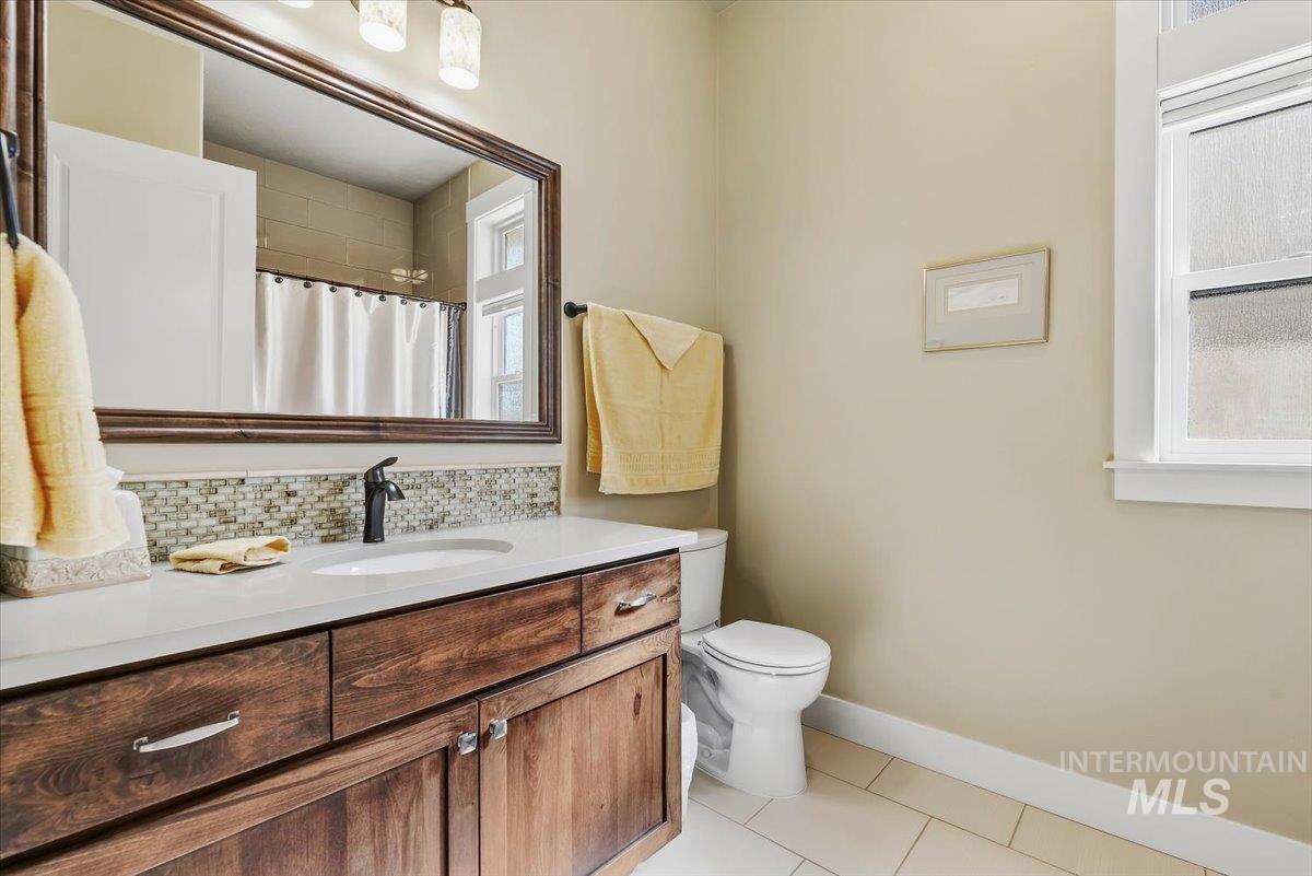 925 W Mollywood Dr, Nampa, Idaho 83686, 3 Bedrooms, 2 Bathrooms, Residential For Sale, Price $580,000, 99001621