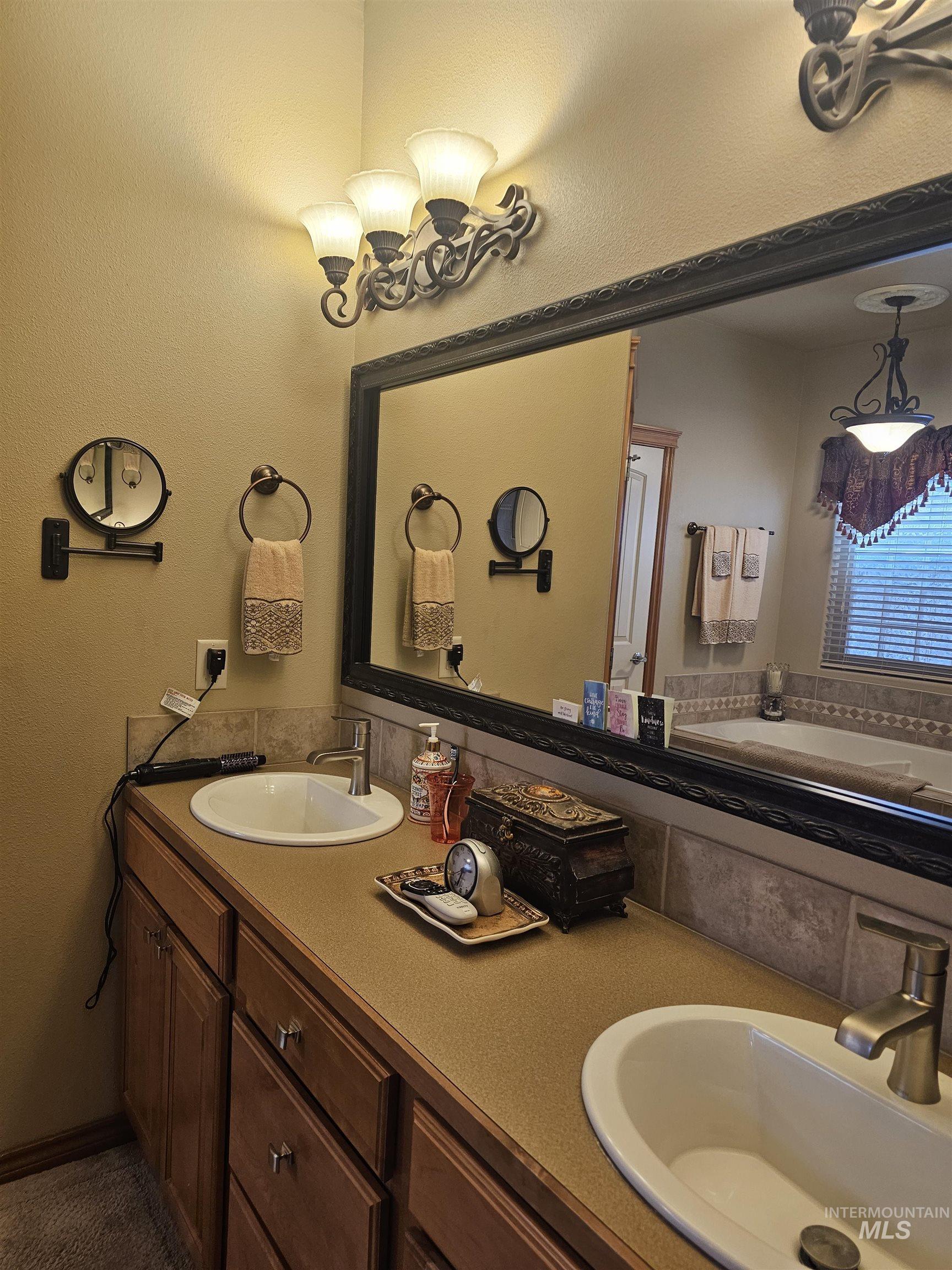 3712 N Twin Eagles Way, Meridian, Idaho 83646, 3 Bedrooms, 2 Bathrooms, Residential For Sale, Price $622,000, 99001639