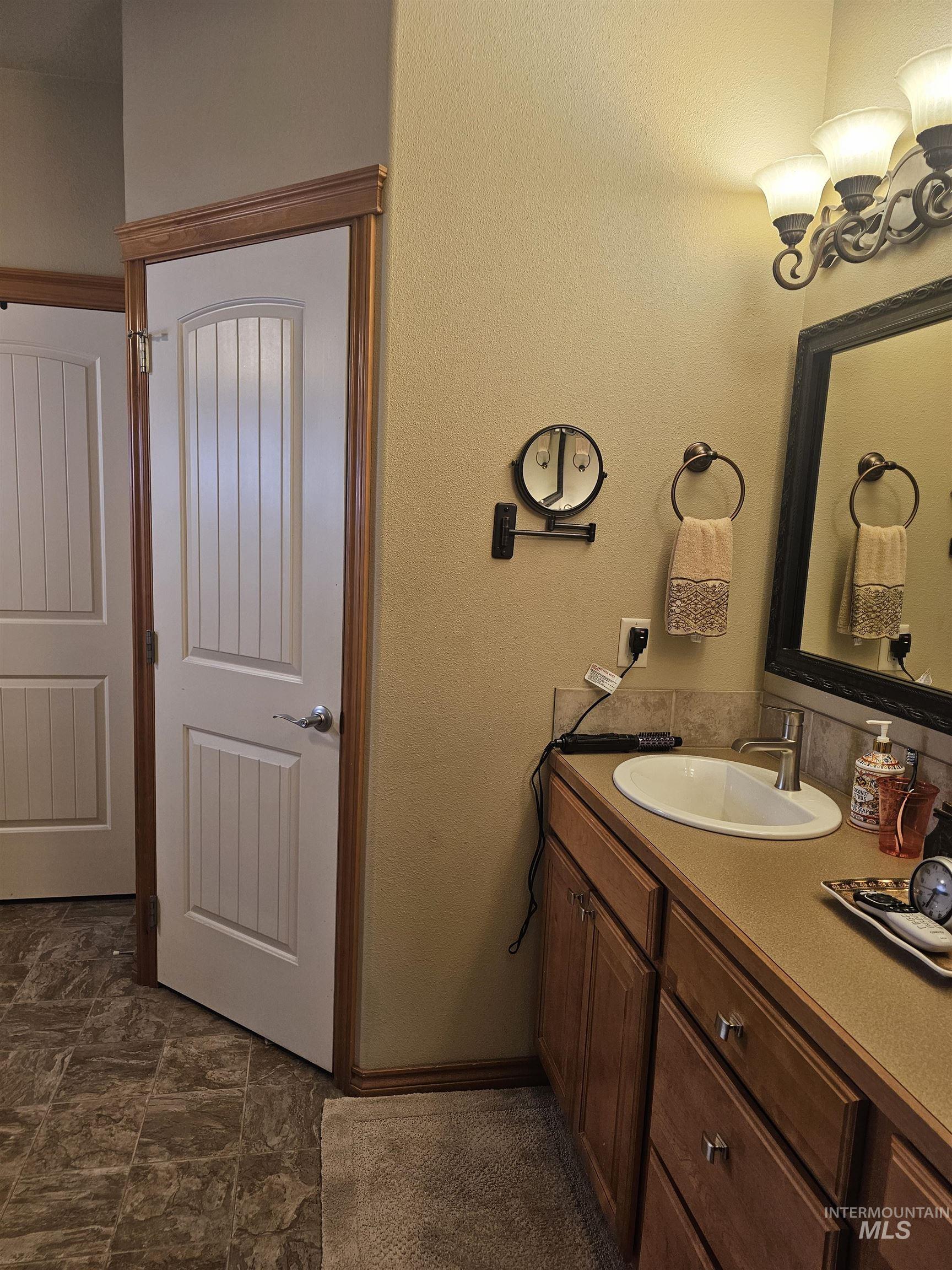 3712 N Twin Eagles Way, Meridian, Idaho 83646, 3 Bedrooms, 2 Bathrooms, Residential For Sale, Price $622,000, 99001639