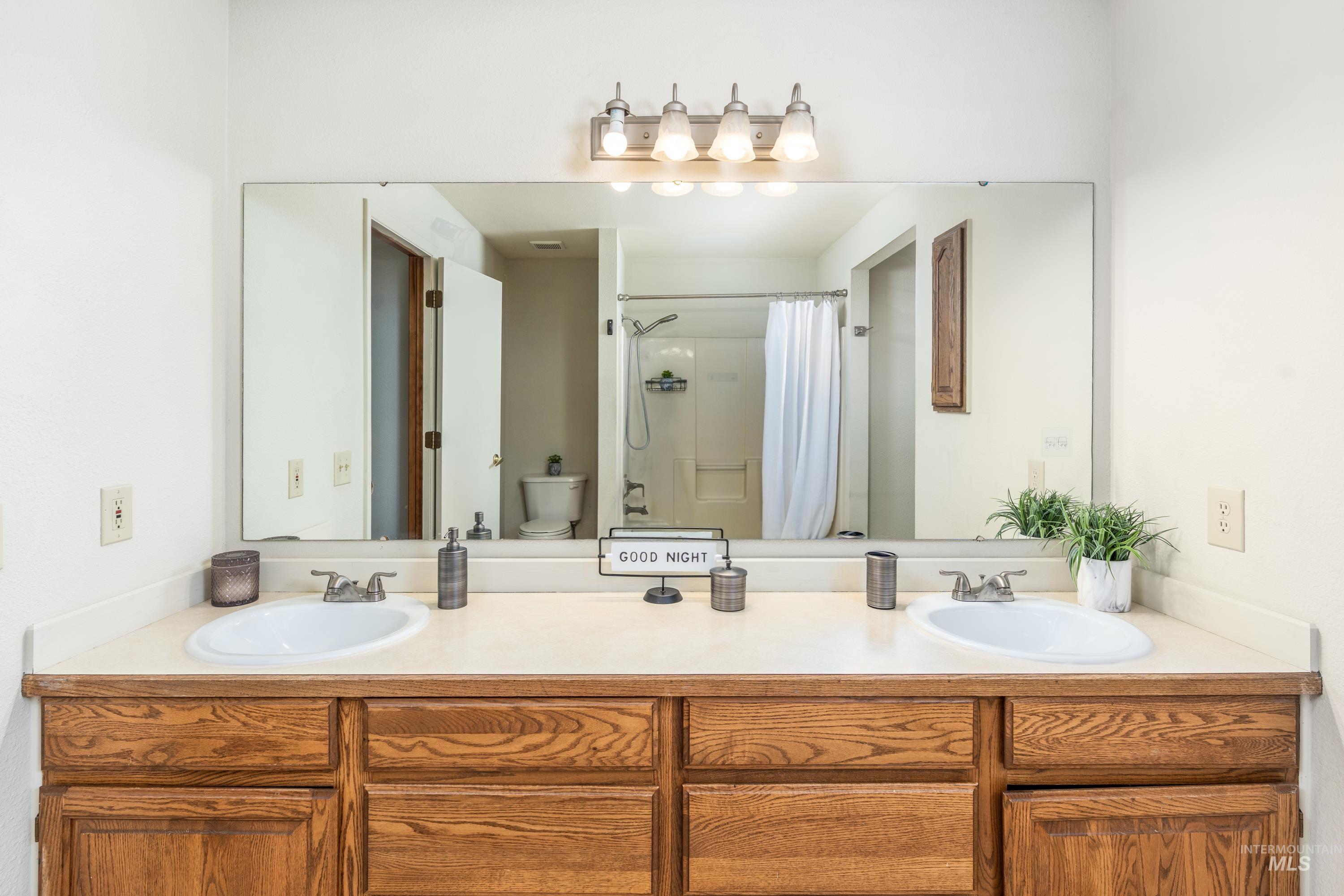 9401 W Stonehill Ct, Boise, Idaho 83709, 5 Bedrooms, 2.5 Bathrooms, Residential For Sale, Price $559,900,MLS 99001647