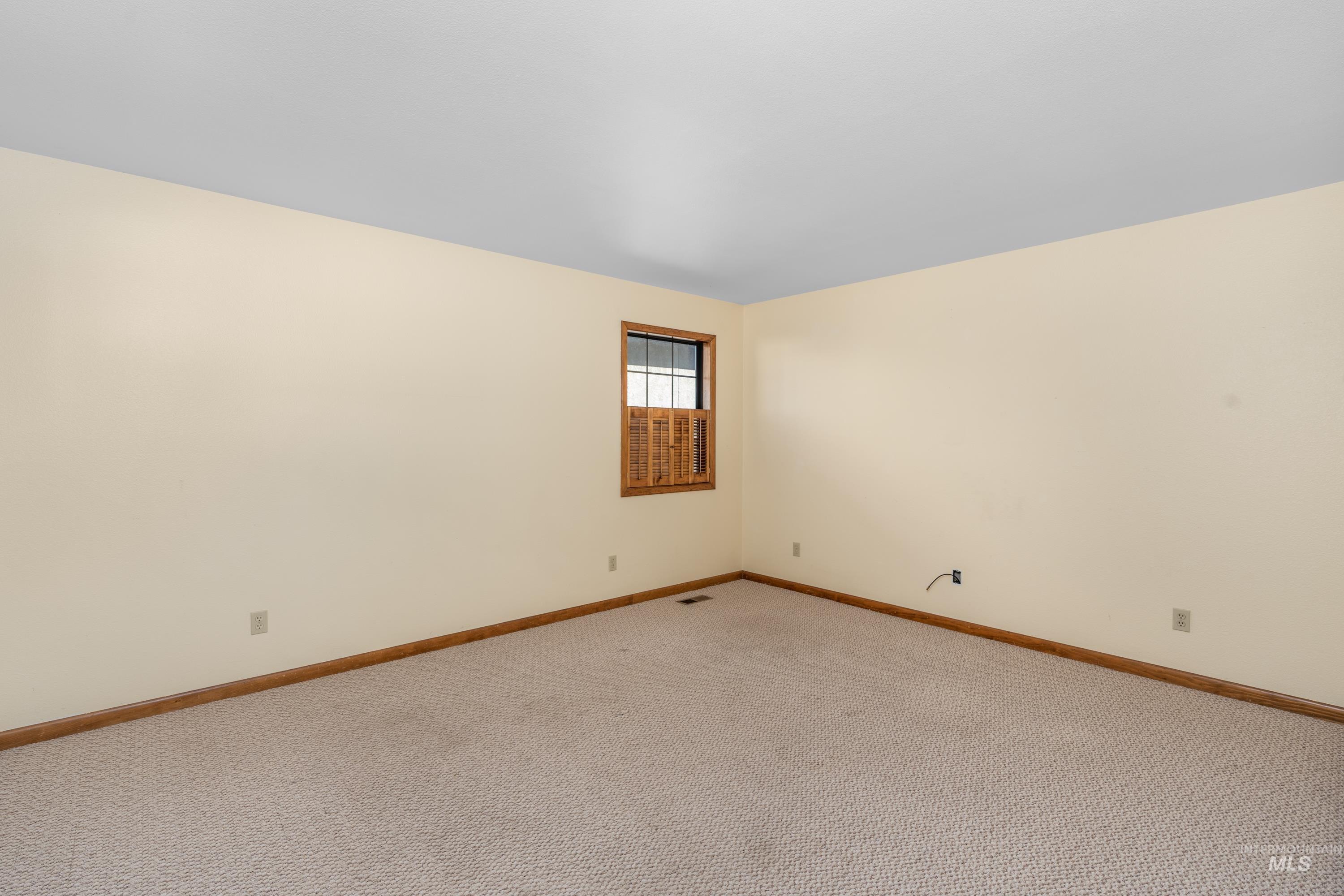 9401 W Stonehill Ct, Boise, Idaho 83709, 5 Bedrooms, 2.5 Bathrooms, Residential For Sale, Price $559,900,MLS 99001647