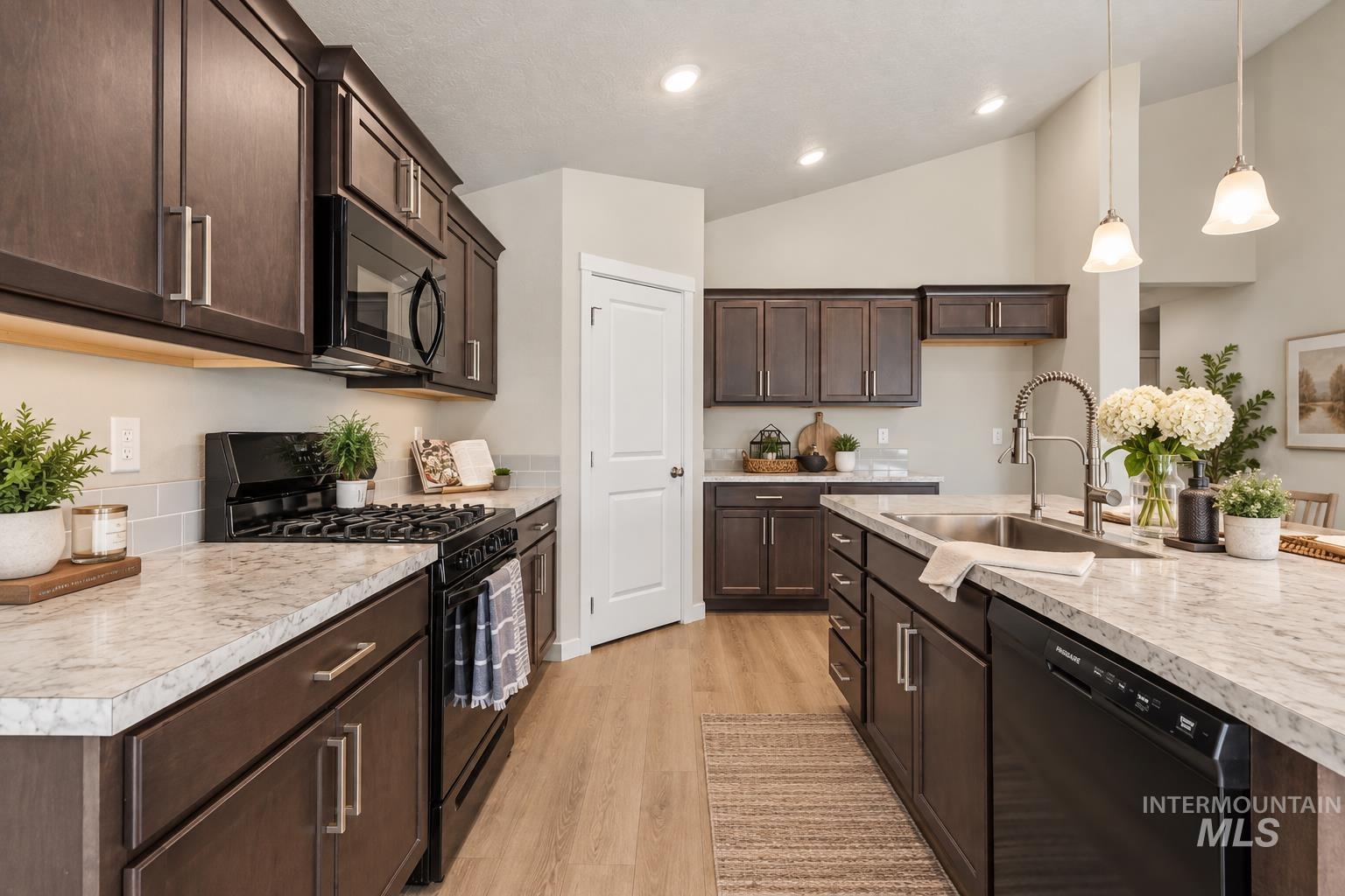 3339 S Walnut Ridge Way, Nampa, Idaho 83687, 4 Bedrooms, 2 Bathrooms, Residential For Sale, Price $440,000, 99001648