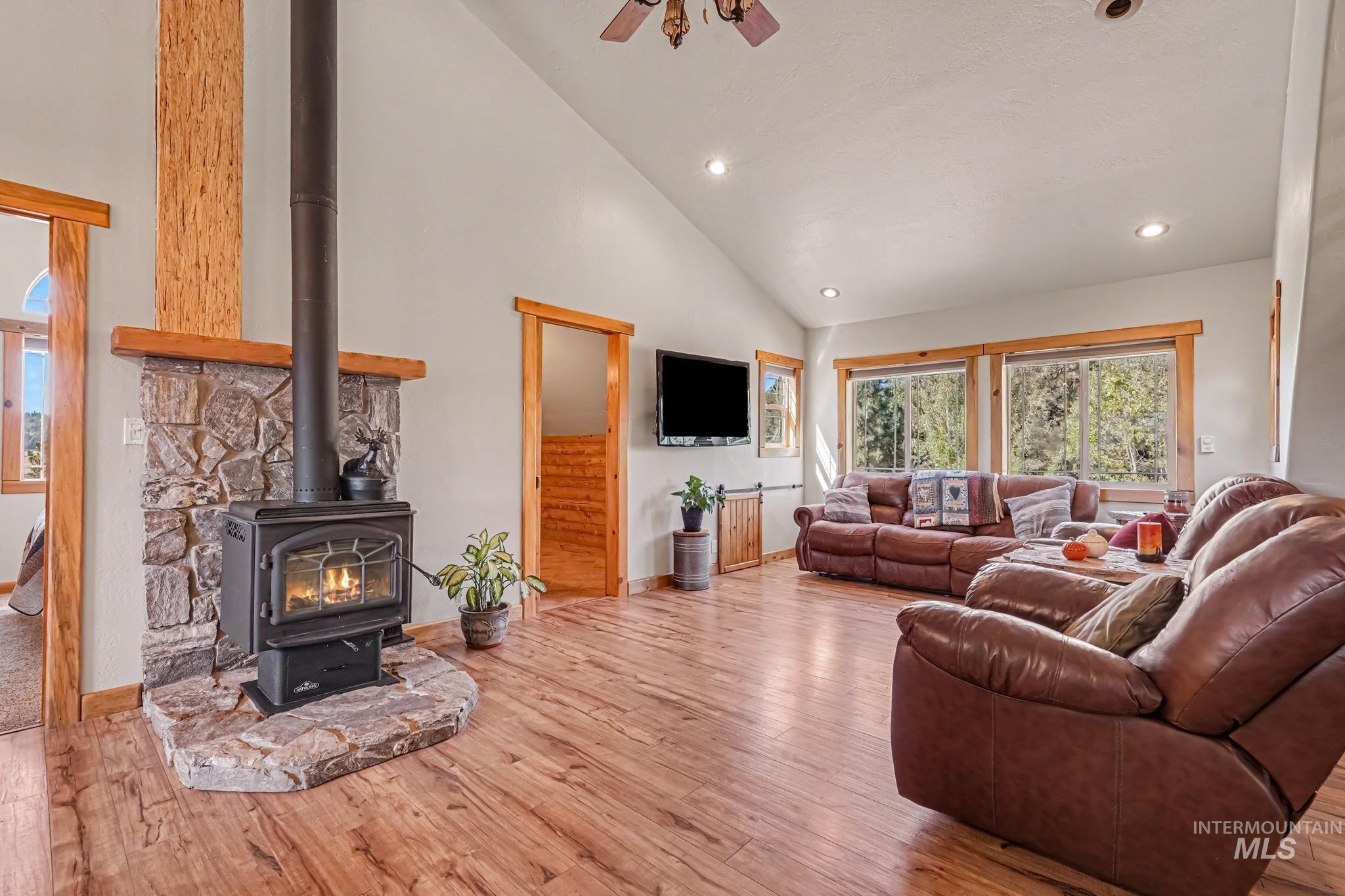 106 Wilderness Lake Rd, High Valley, Idaho 83611, 2 Bedrooms, 2 Bathrooms, Residential For Sale, Price $699,900, 99001649