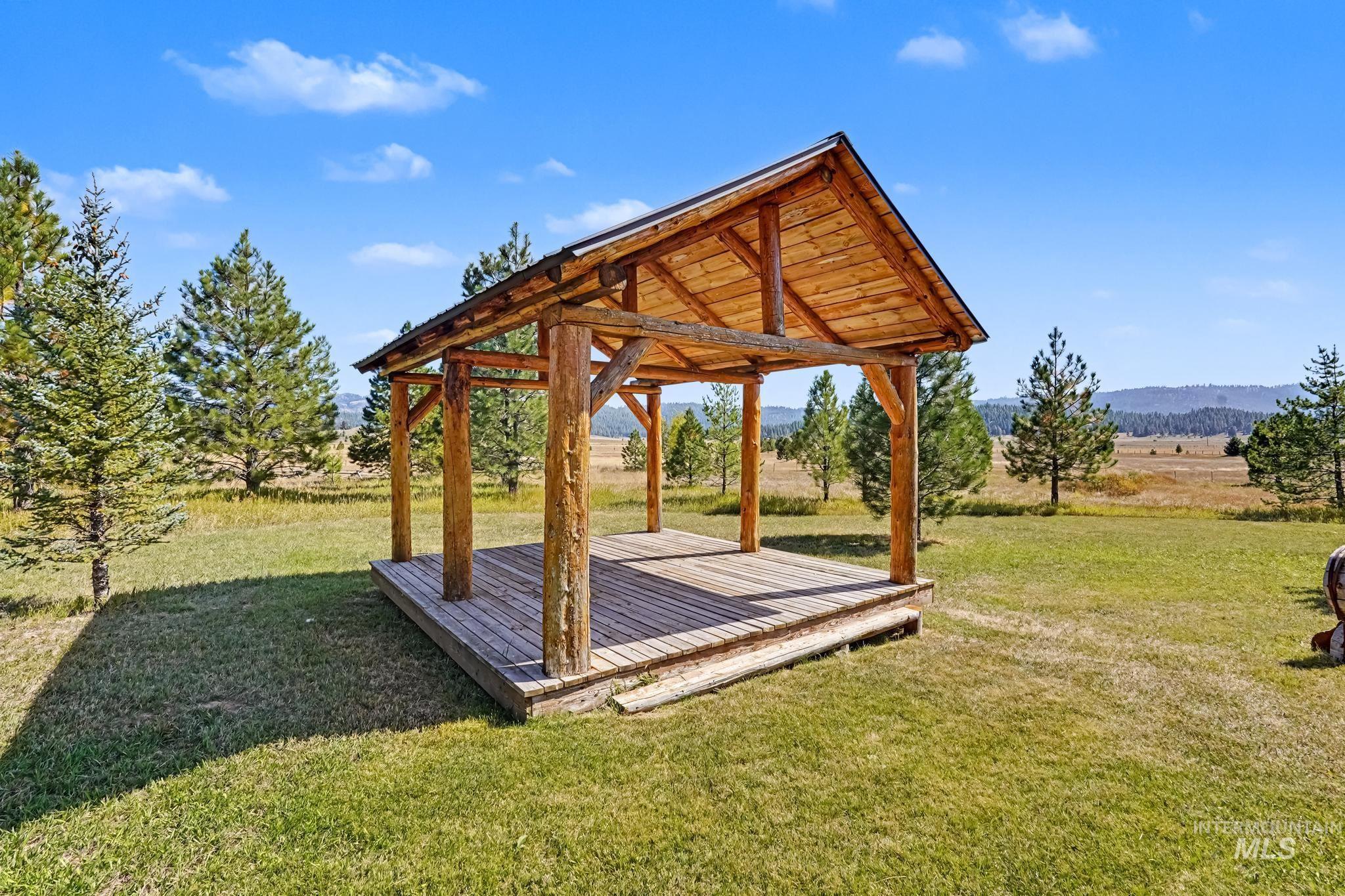 106 Wilderness Lake Rd, High Valley, Idaho 83611, 2 Bedrooms, 2 Bathrooms, Residential For Sale, Price $699,900, 99001649