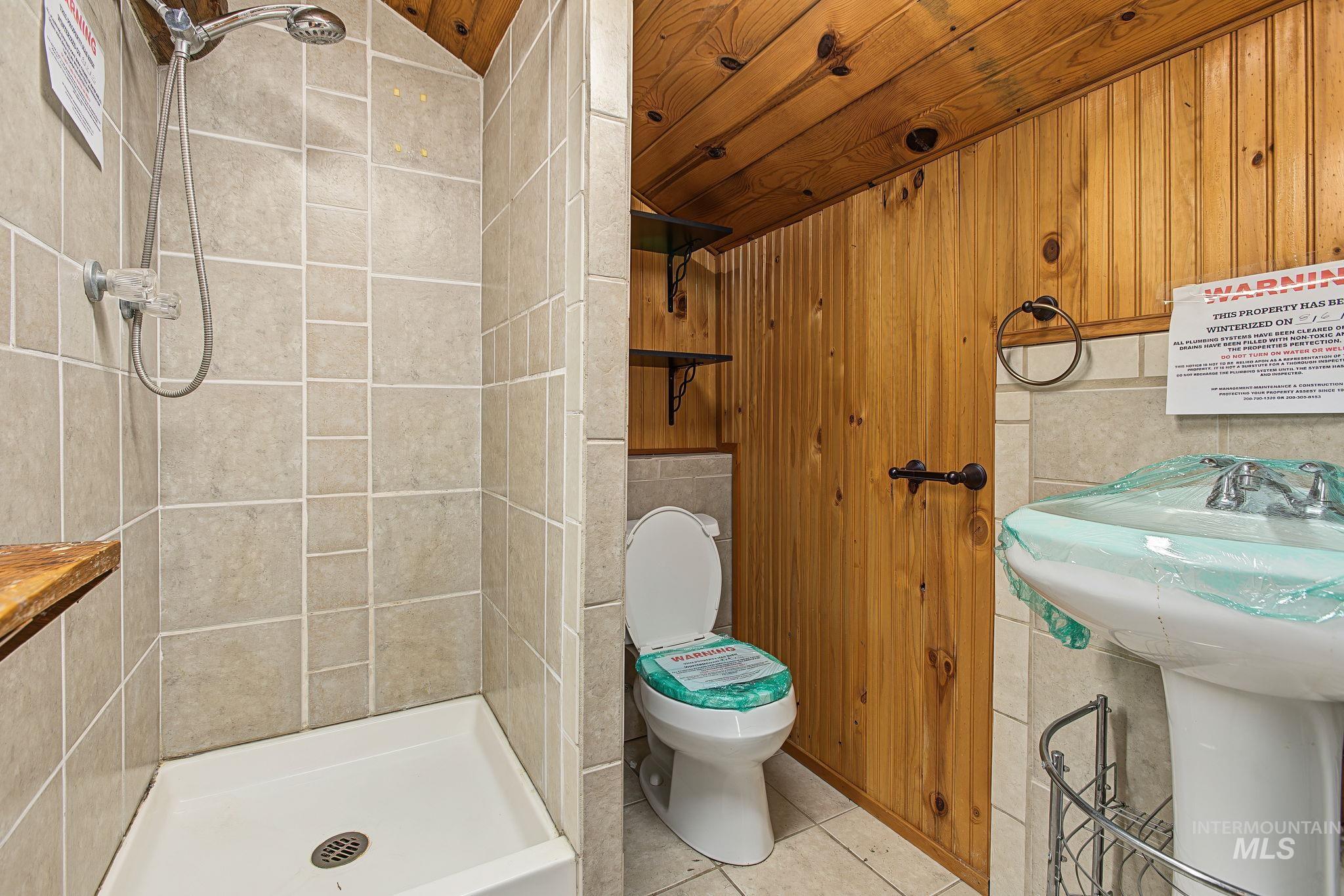2926 Wells Bench Road, Orofino, Idaho 83544, 3 Bedrooms, 2 Bathrooms, Residential For Sale, Price $406,450, 99001653