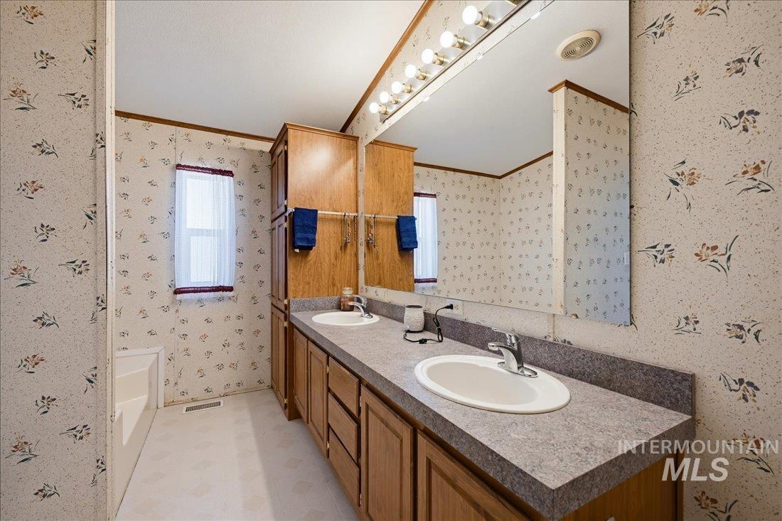 32400 NICHOL LANE, Parma, Idaho 83660, 4 Bedrooms, 2 Bathrooms, Residential For Sale, Price $535,000, 99001656