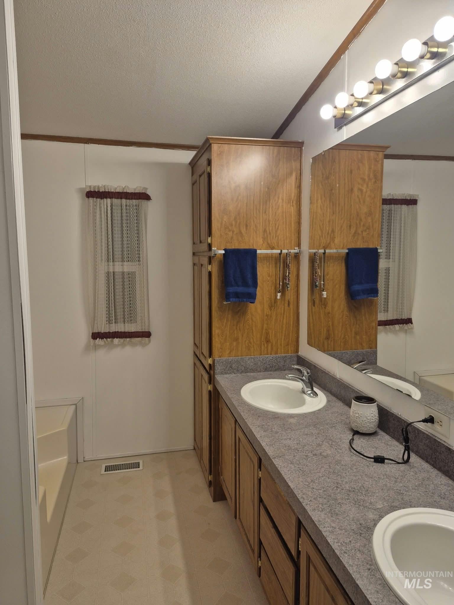 32400 NICHOL LANE, Parma, Idaho 83660, 4 Bedrooms, 2 Bathrooms, Residential For Sale, Price $535,000,MLS 99001656