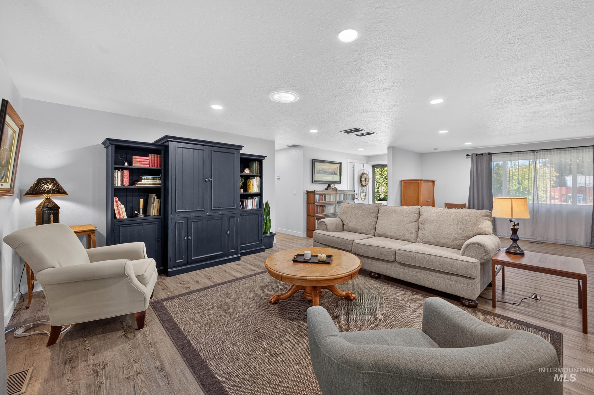 8595 W Westchester Ave, Boise, Idaho 83704, 3 Bedrooms, 2 Bathrooms, Residential For Sale, Price $499,900, 99001657
