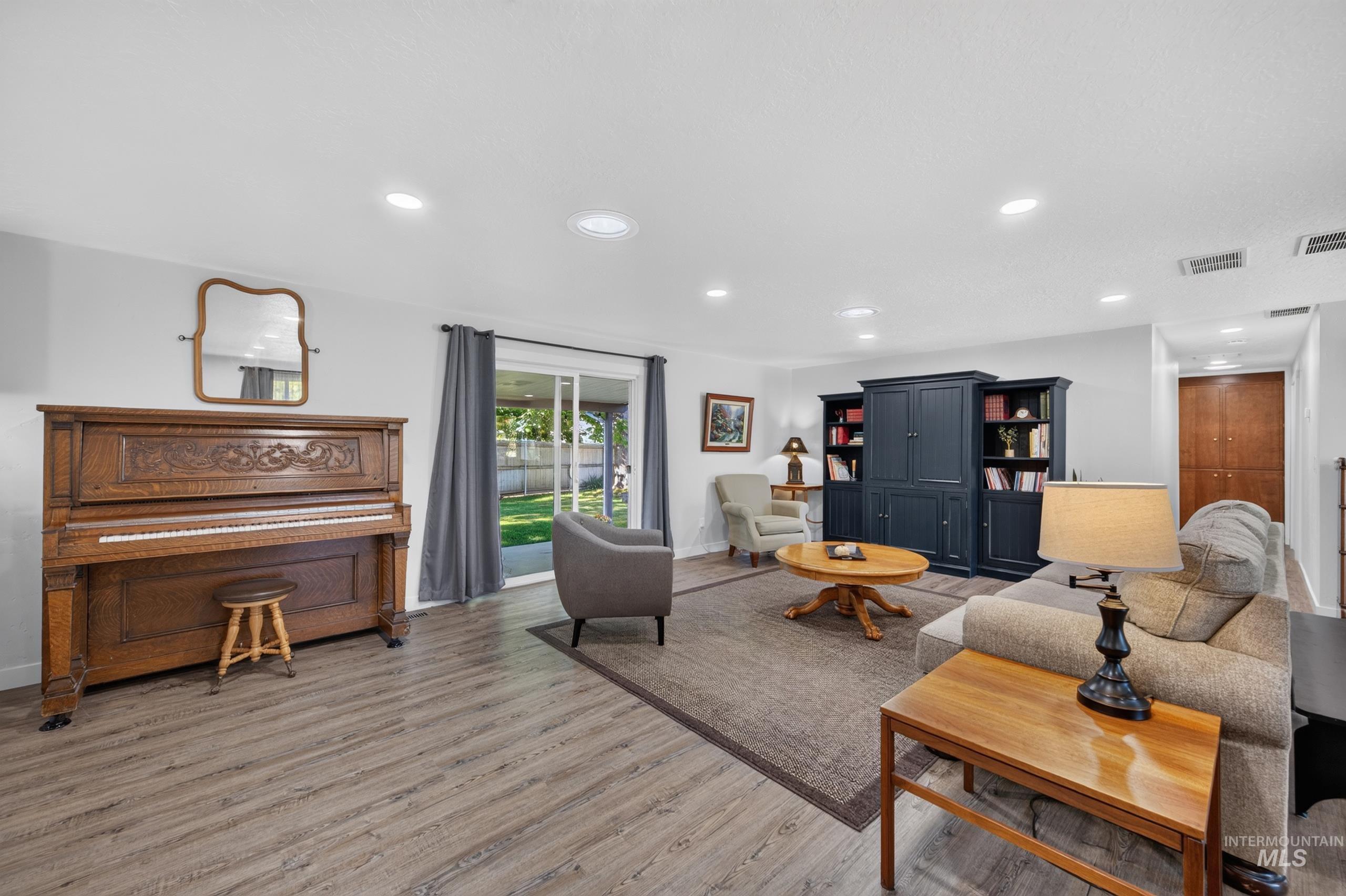 8595 W Westchester Ave, Boise, Idaho 83704, 3 Bedrooms, 2 Bathrooms, Residential For Sale, Price $499,900, 99001657