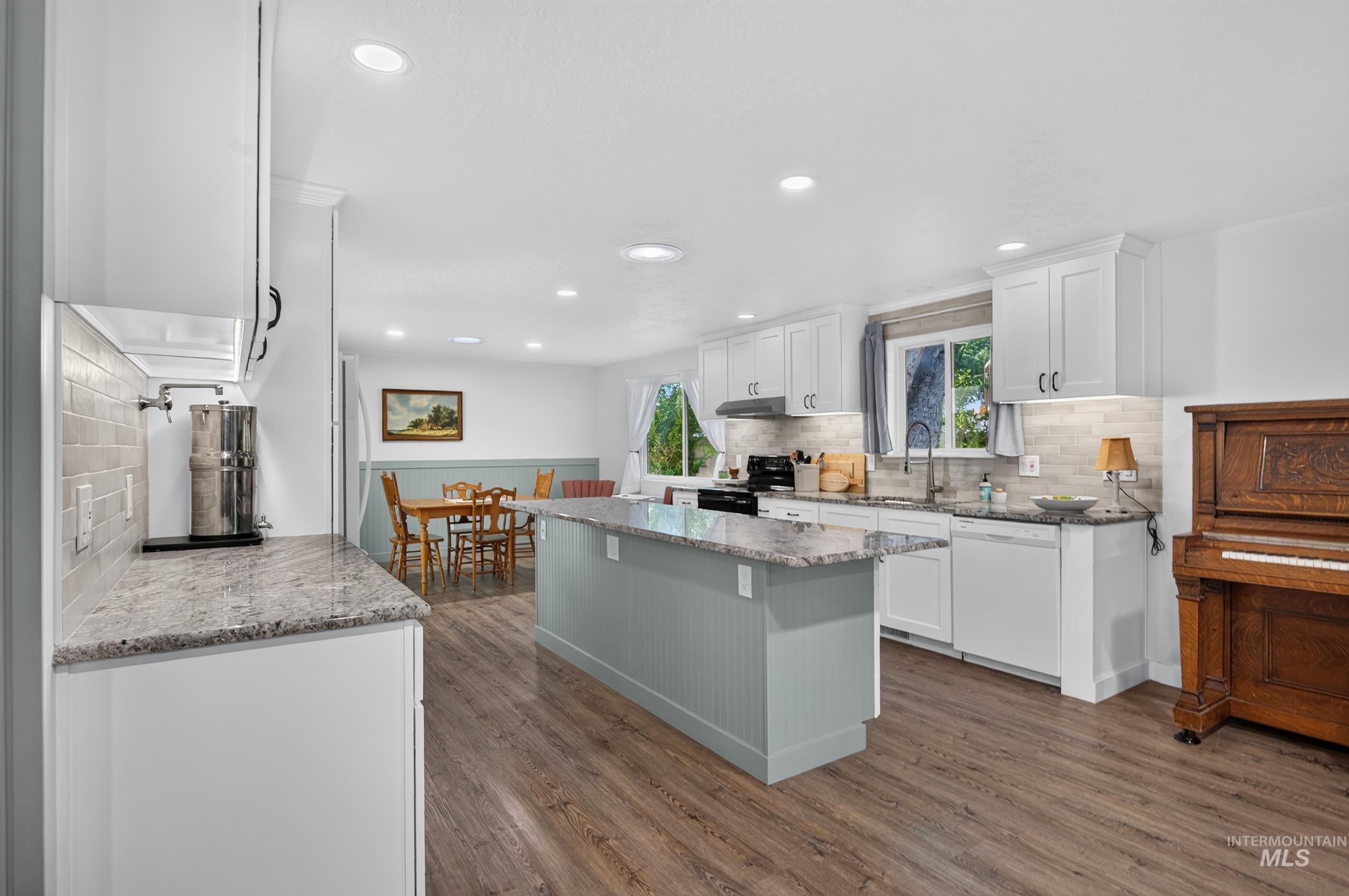 8595 W Westchester Ave, Boise, Idaho 83704, 3 Bedrooms, 2 Bathrooms, Residential For Sale, Price $499,900, 99001657