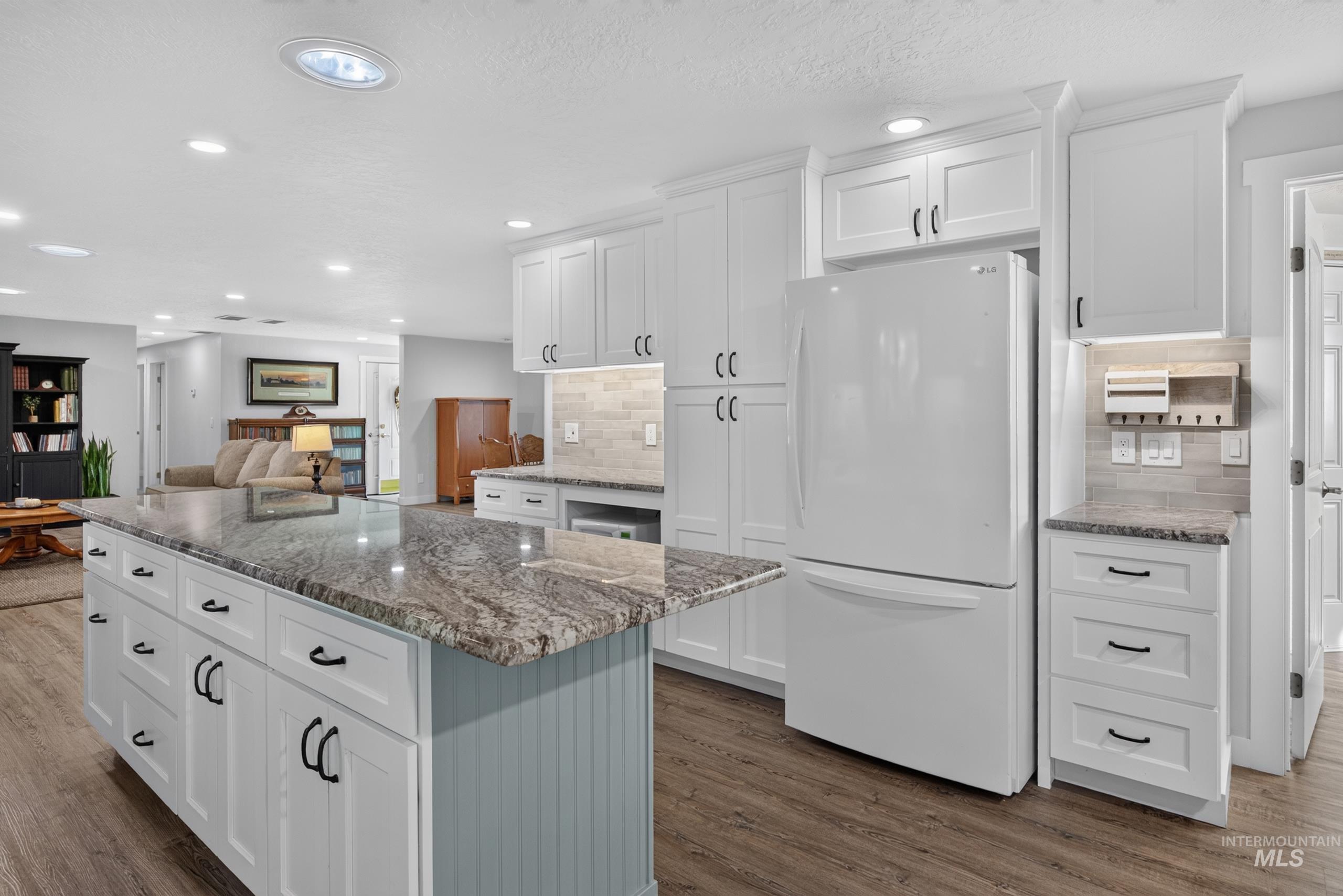 8595 W Westchester Ave, Boise, Idaho 83704, 3 Bedrooms, 2 Bathrooms, Residential For Sale, Price $499,900, 99001657