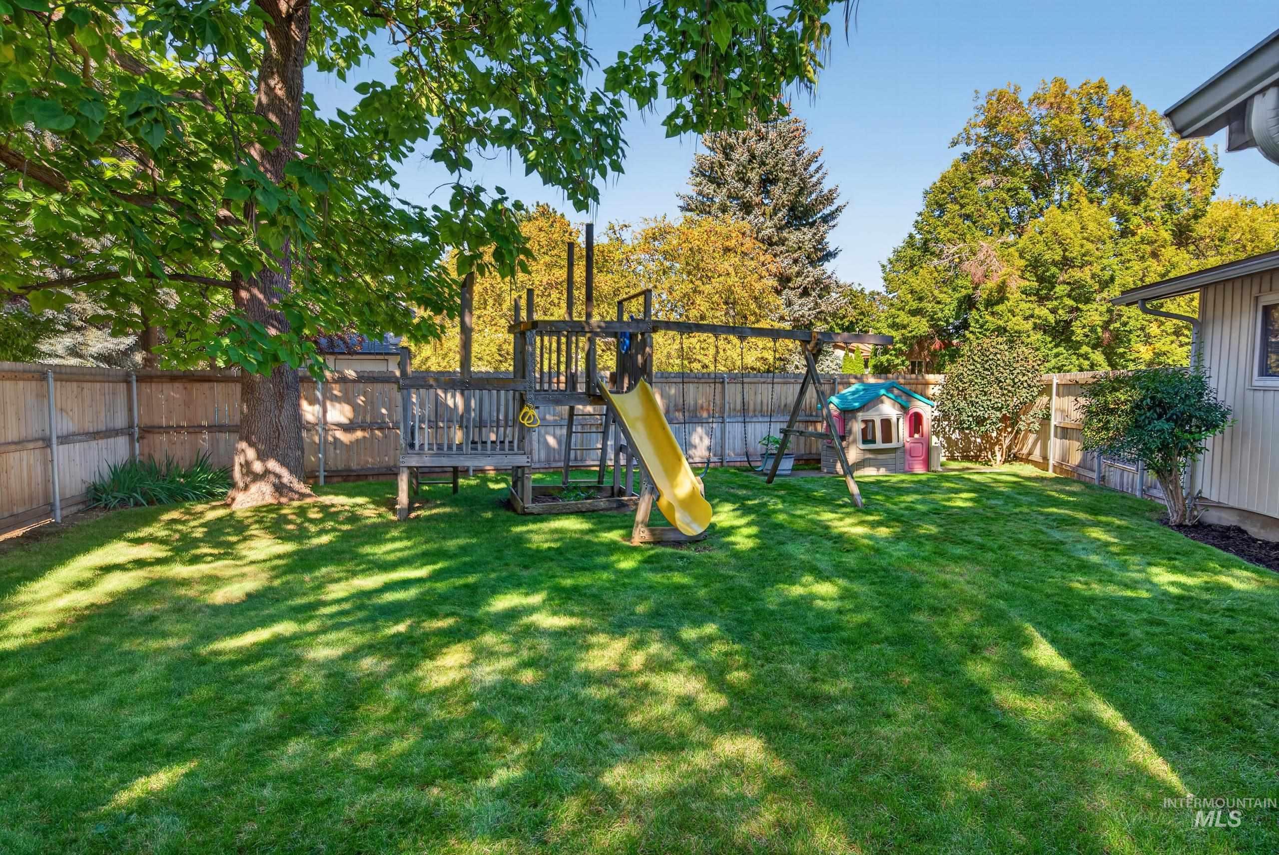 8595 W Westchester Ave, Boise, Idaho 83704, 3 Bedrooms, 2 Bathrooms, Residential For Sale, Price $499,900, 99001657