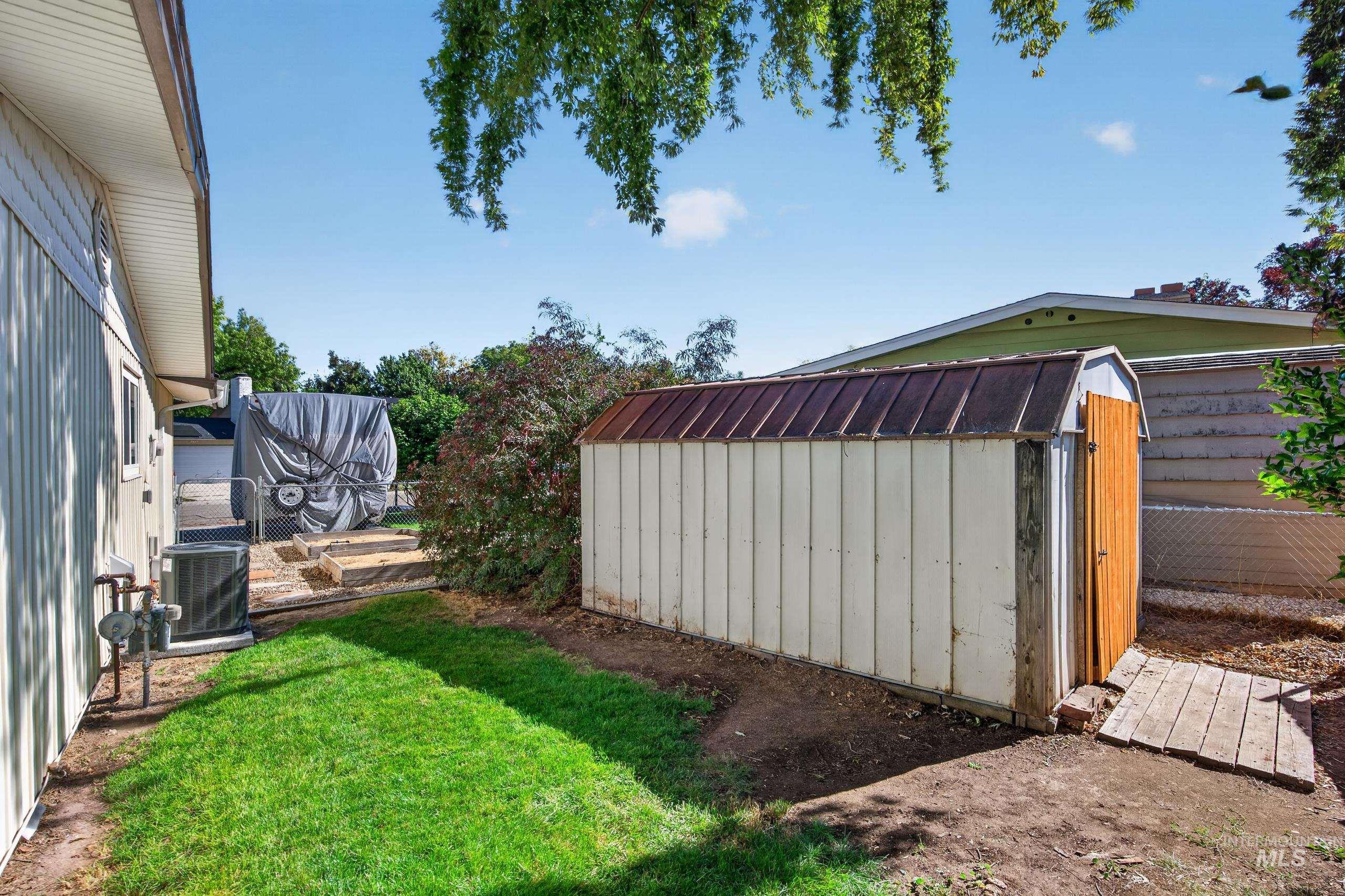 8595 W Westchester Ave, Boise, Idaho 83704, 3 Bedrooms, 2 Bathrooms, Residential For Sale, Price $499,900, 99001657