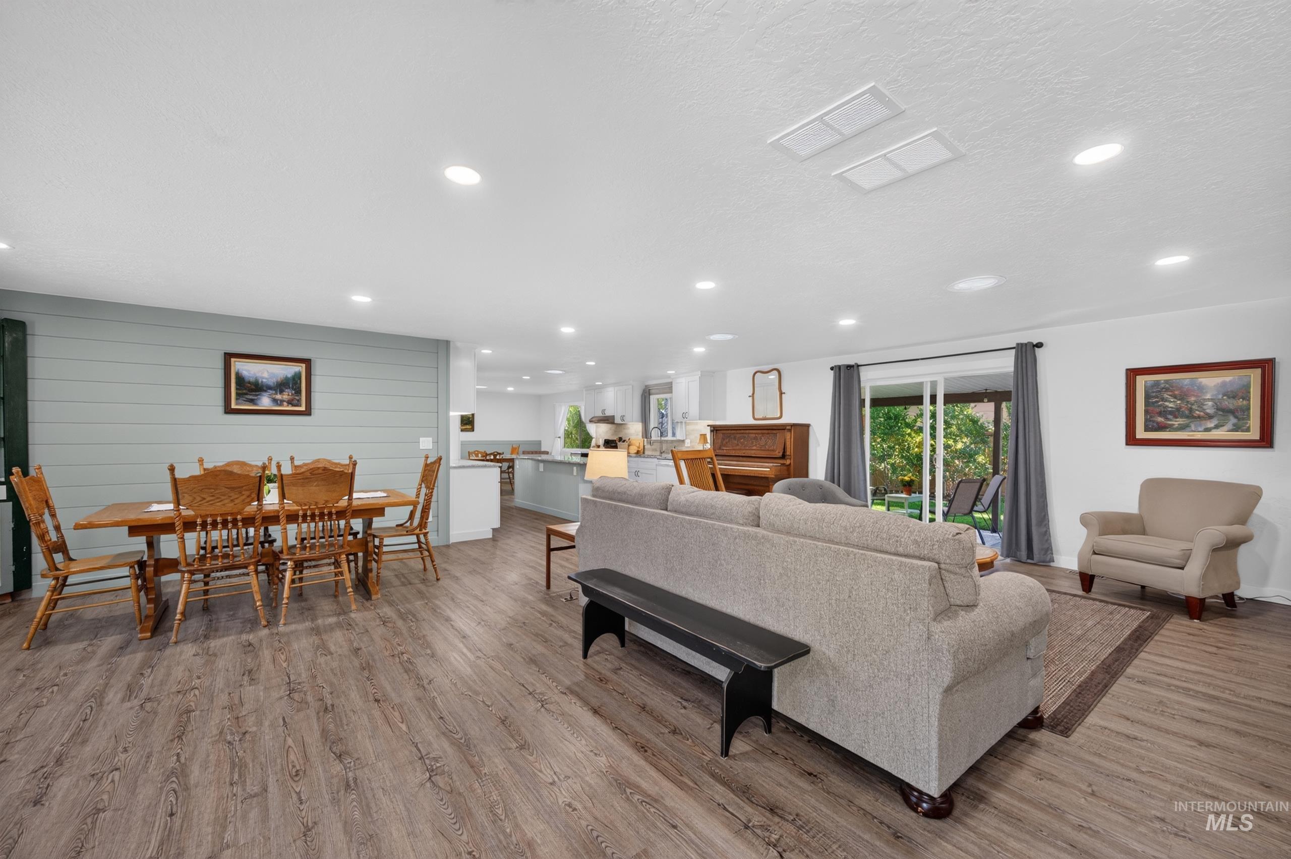 8595 W Westchester Ave, Boise, Idaho 83704, 3 Bedrooms, 2 Bathrooms, Residential For Sale, Price $499,900, 99001657