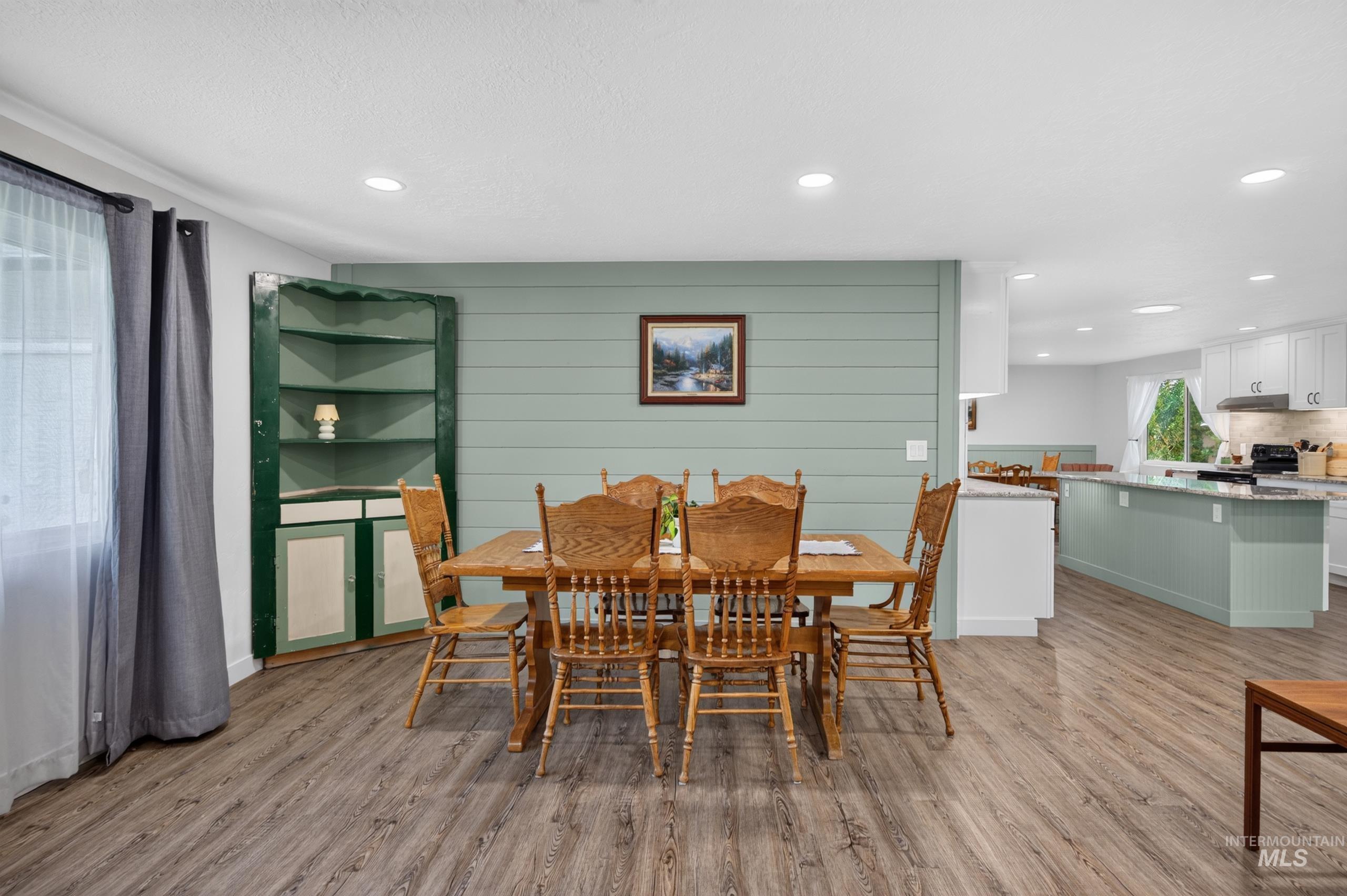 8595 W Westchester Ave, Boise, Idaho 83704, 3 Bedrooms, 2 Bathrooms, Residential For Sale, Price $499,900, 99001657