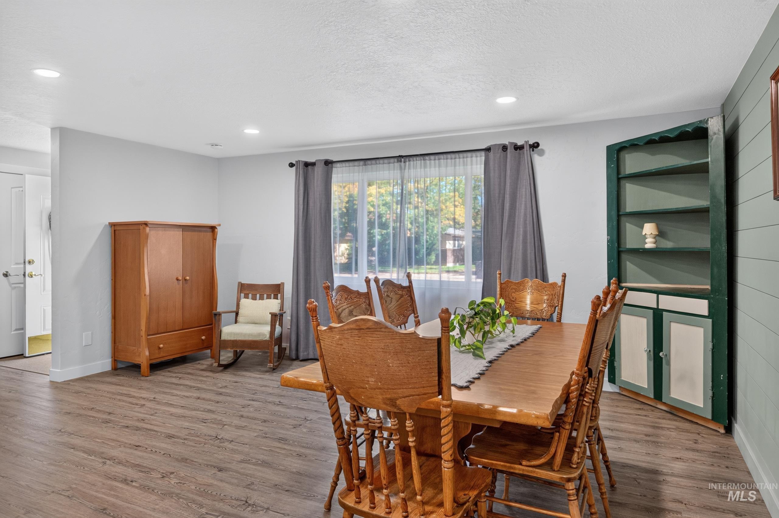 8595 W Westchester Ave, Boise, Idaho 83704, 3 Bedrooms, 2 Bathrooms, Residential For Sale, Price $499,900, 99001657