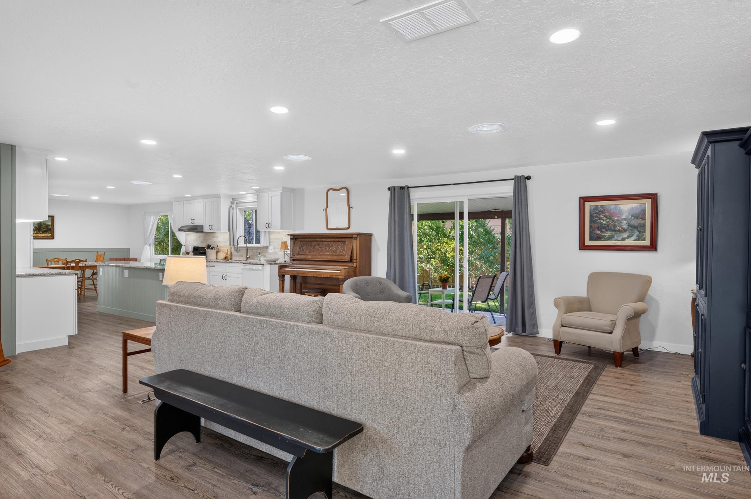 8595 W Westchester Ave, Boise, Idaho 83704, 3 Bedrooms, 2 Bathrooms, Residential For Sale, Price $499,900, 99001657