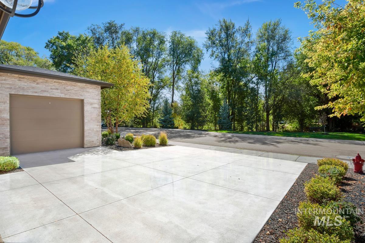 6170 W Ina Drive, Boise, Idaho 83703, 3 Bedrooms, 2.5 Bathrooms, Residential For Sale, Price $775,000,MLS 99001663