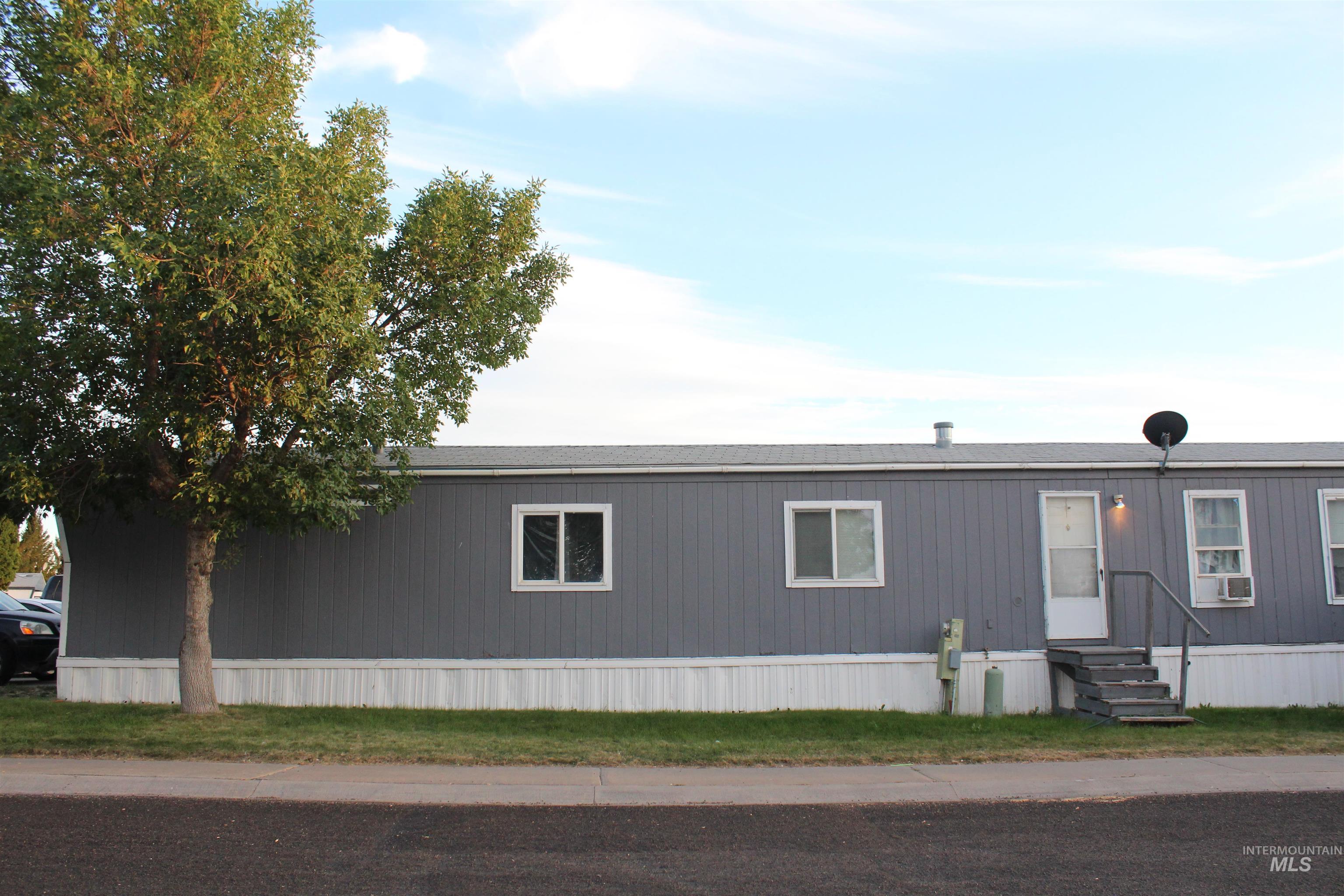 1015 N Fir St, Jerome, Idaho 83338, 2 Bedrooms, 2 Bathrooms, Residential For Sale, Price $55,500, 99001664
