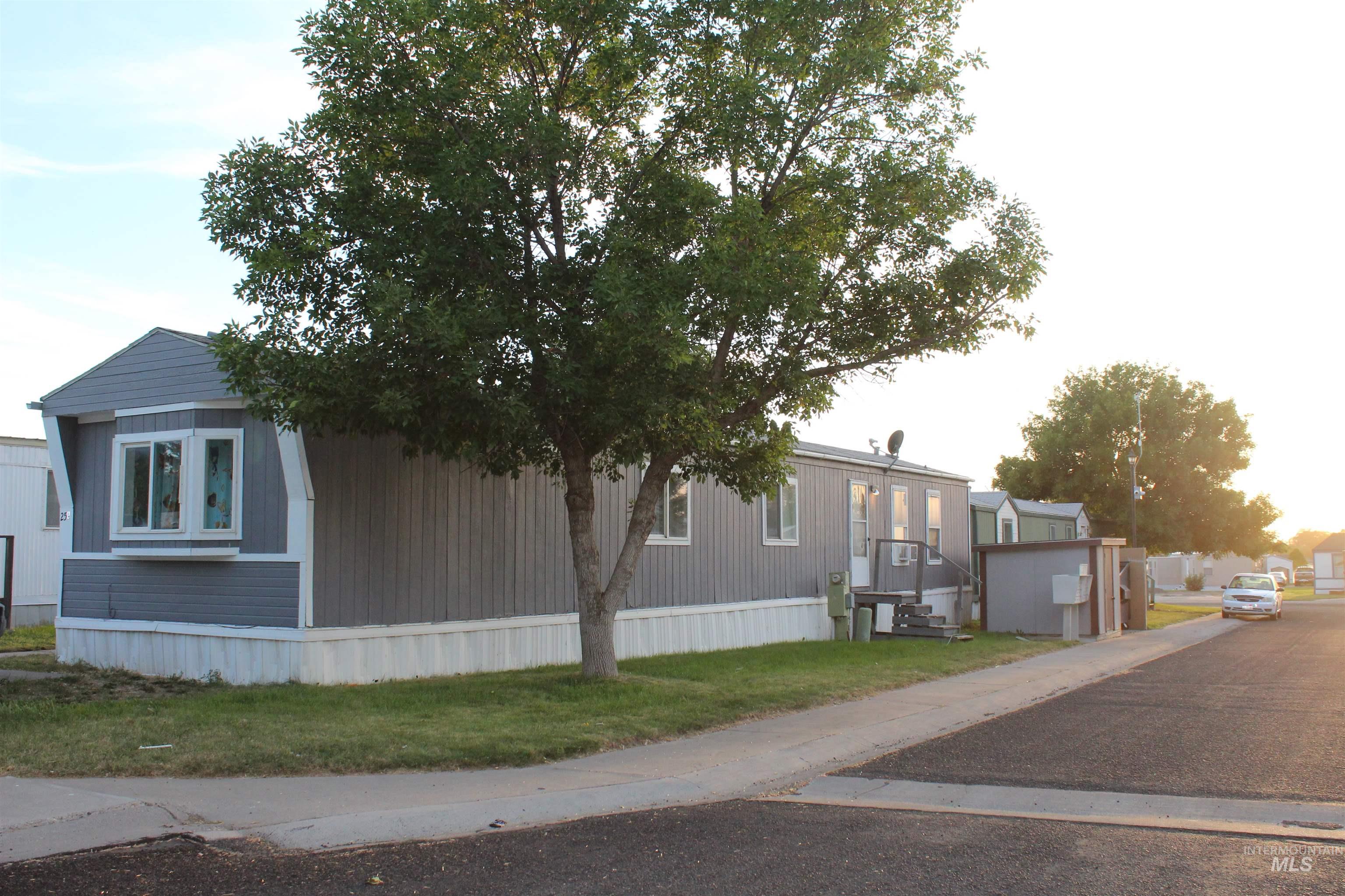 1015 N Fir St, Jerome, Idaho 83338, 2 Bedrooms, 2 Bathrooms, Residential For Sale, Price $55,500, 99001664