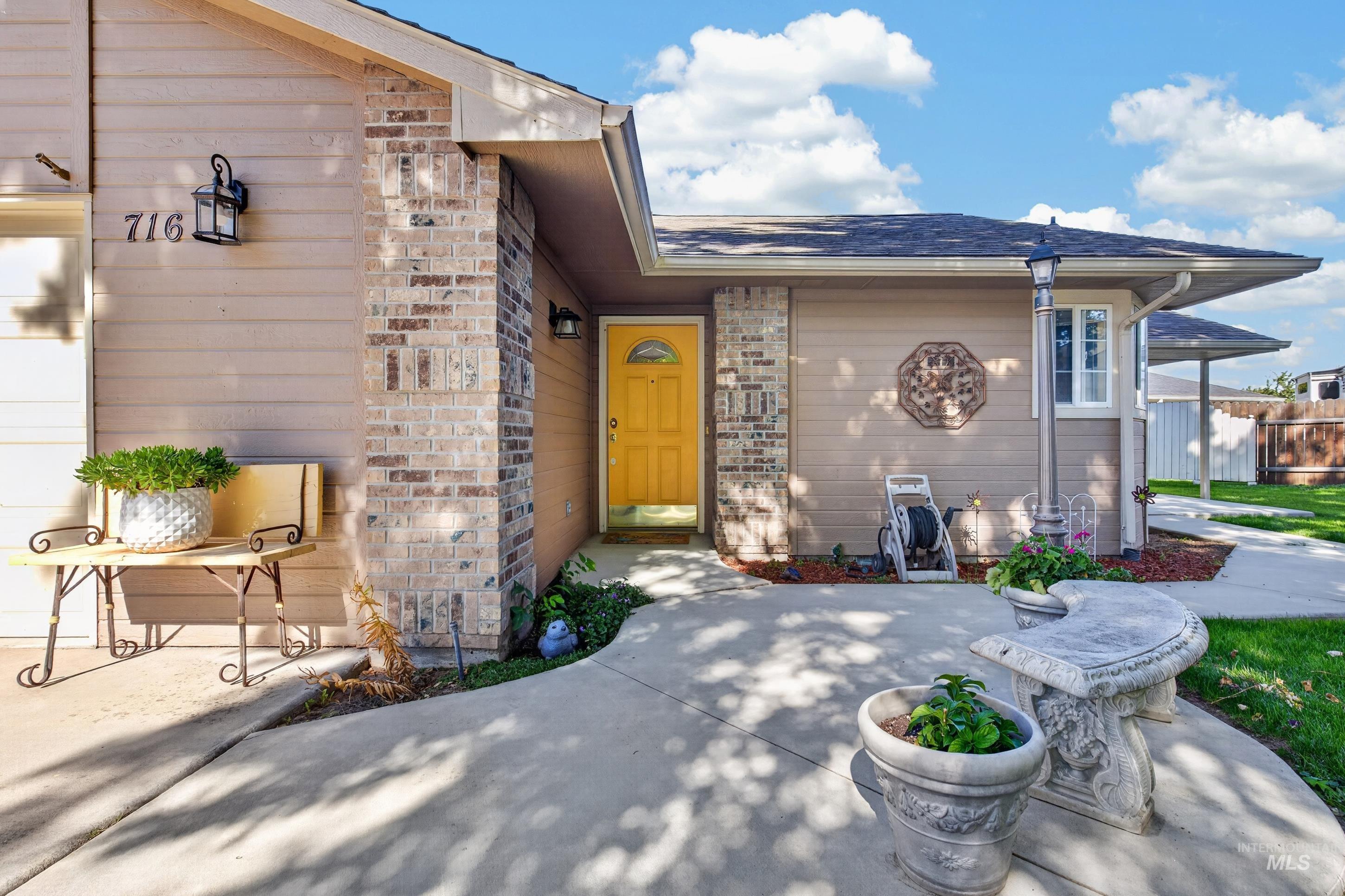 716 W Benton Ave., Nampa, Idaho 83651, 2 Bedrooms, 2 Bathrooms, Residential For Sale, Price $350,000,MLS 99001682