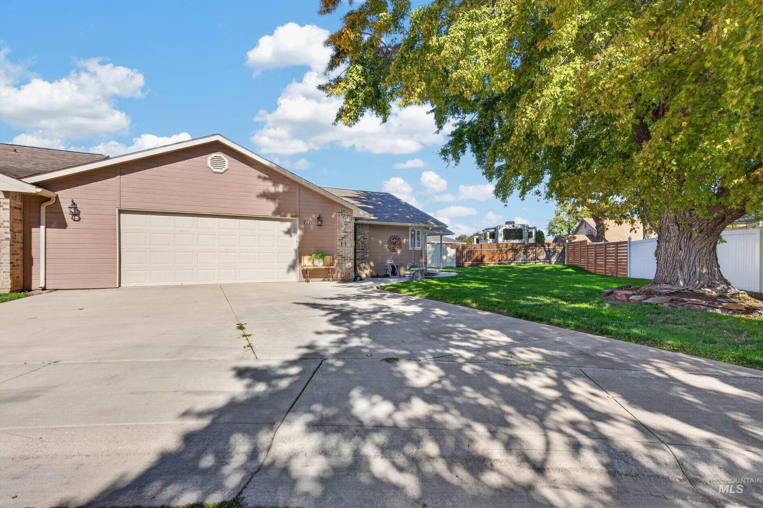 716 W Benton Ave., Nampa, Idaho 83651, 2 Bedrooms, 2 Bathrooms, Residential For Sale, Price $350,000,MLS 99001682