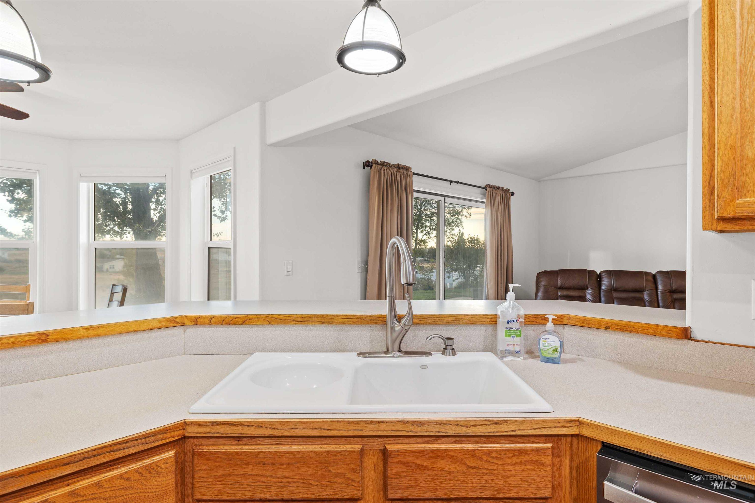 567 Smokey Mountain Dr., Jerome, Idaho 83338, 4 Bedrooms, 3 Bathrooms, Residential For Sale, Price $595,000,MLS 99001689