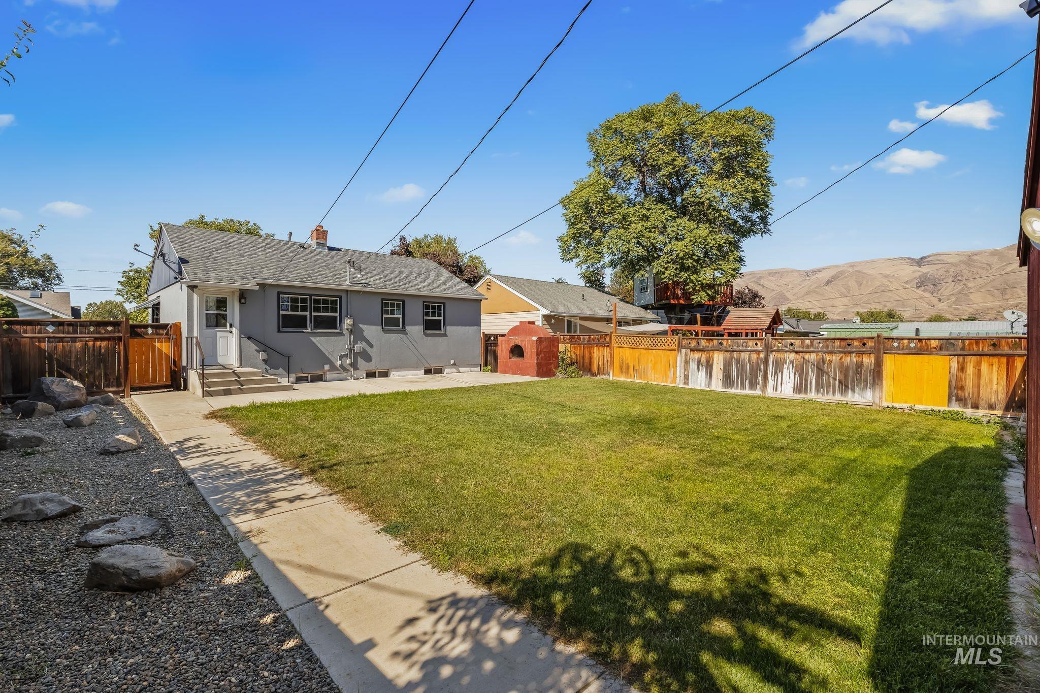 835 12th Street, Clarkston, Washington 99403, 3 Bedrooms, 2 Bathrooms, Residential For Sale, Price $325,000,MLS 99001708