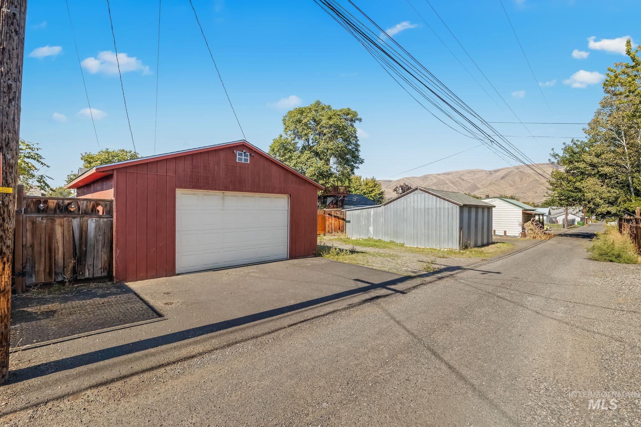 835 12th Street, Clarkston, Washington 99403, 3 Bedrooms, 2 Bathrooms, Residential For Sale, Price $325,000,MLS 99001708