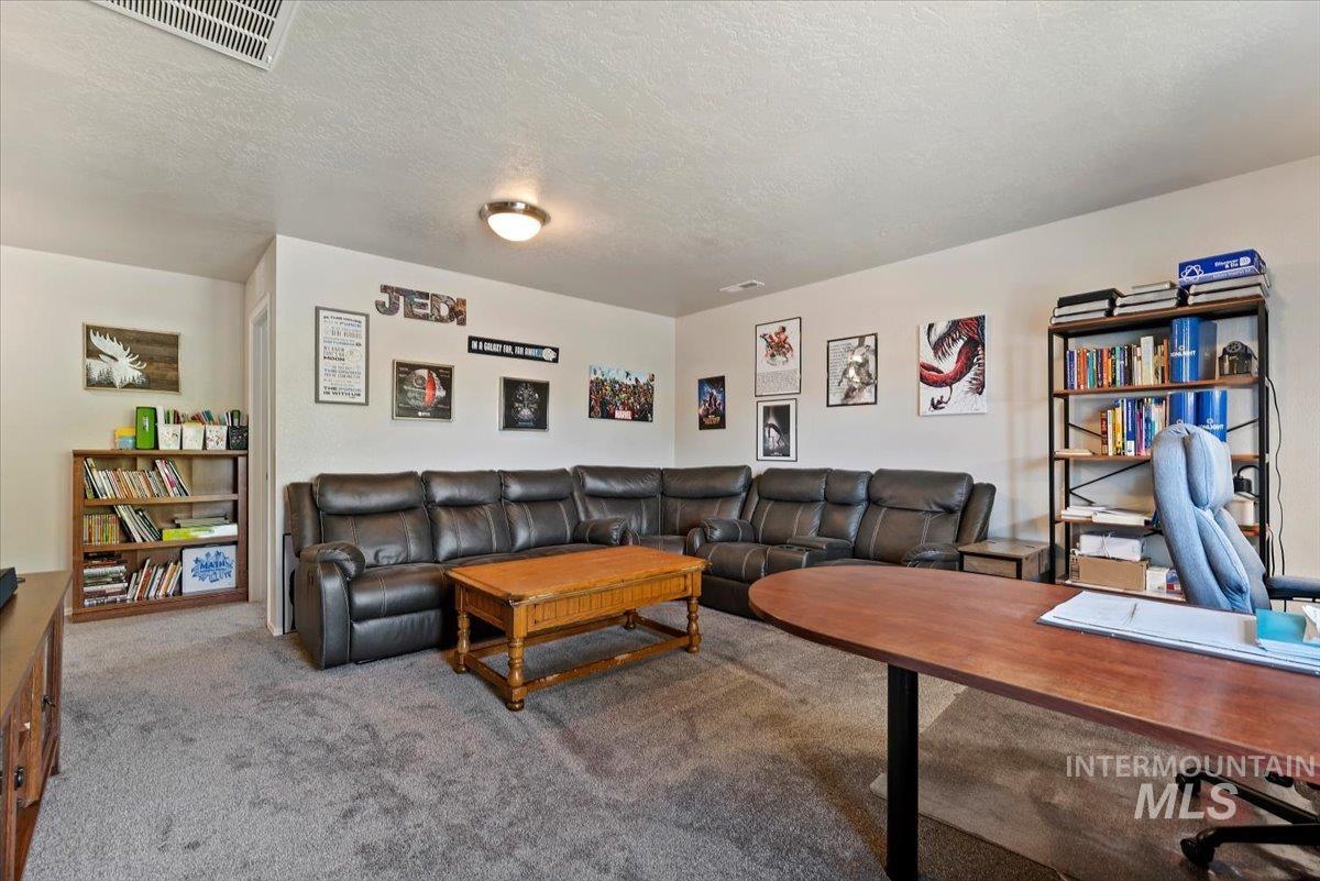 313 Bisque Dr., Caldwell, Idaho 83605, 4 Bedrooms, 2.5 Bathrooms, Residential For Sale, Price $440,000,MLS 99001709