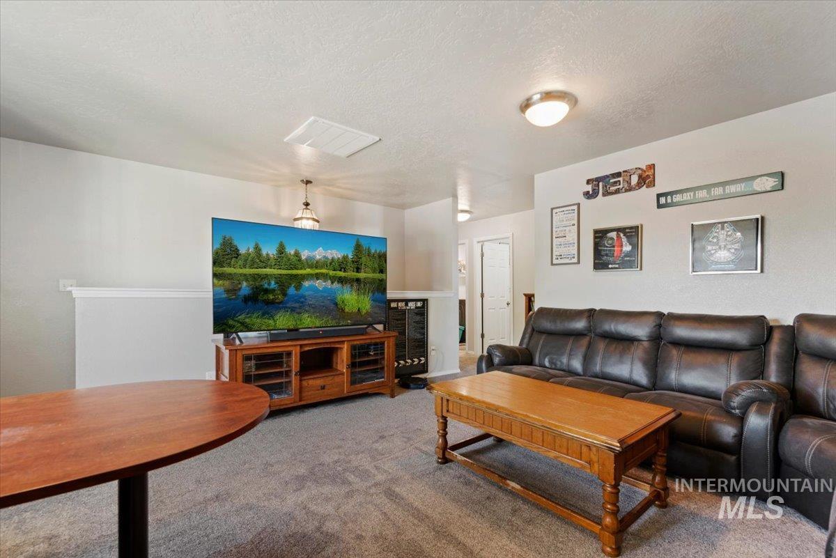 313 Bisque Dr., Caldwell, Idaho 83605, 4 Bedrooms, 2.5 Bathrooms, Residential For Sale, Price $440,000,MLS 99001709