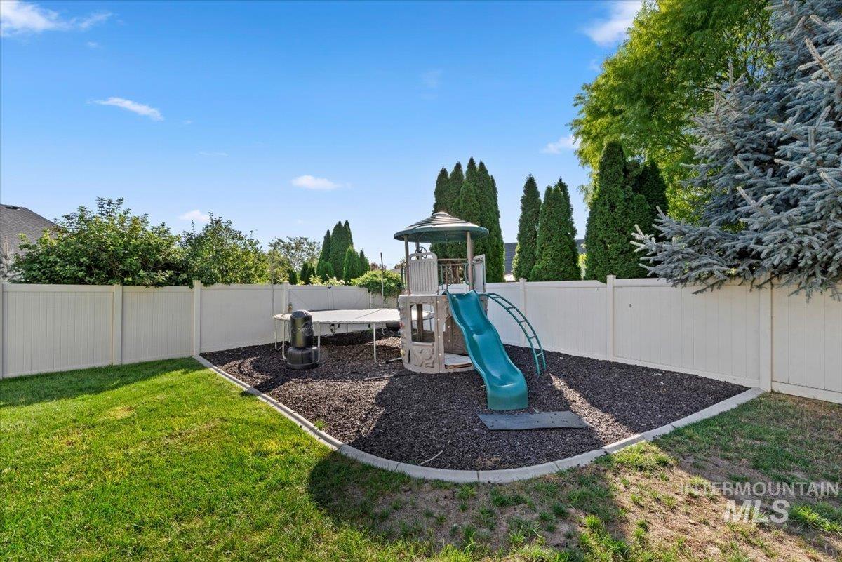 313 Bisque Dr., Caldwell, Idaho 83605, 4 Bedrooms, 2.5 Bathrooms, Residential For Sale, Price $440,000,MLS 99001709