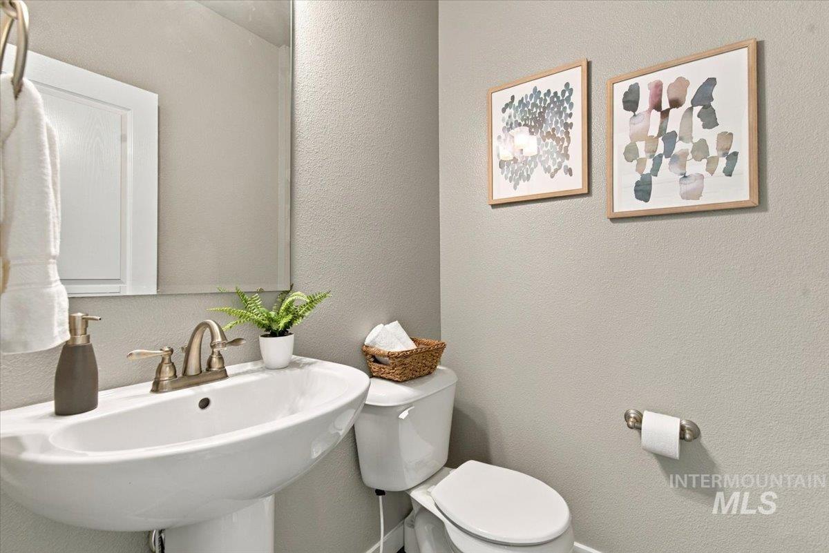 124 S Sunset Point Way, Meridian, Idaho 83642, 4 Bedrooms, 2.5 Bathrooms, Residential For Sale, Price $510,000,MLS 99001712