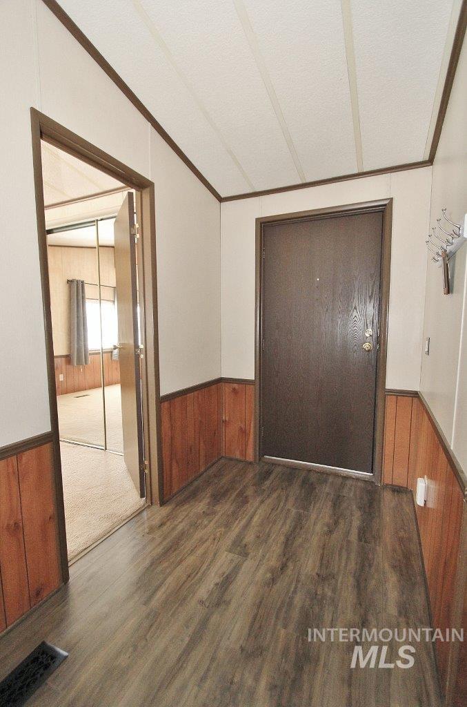 642 S Malaga Lane, Boise, Idaho 83709, 3 Bedrooms, 2 Bathrooms, Residential For Sale, Price $335,000,MLS 99001733