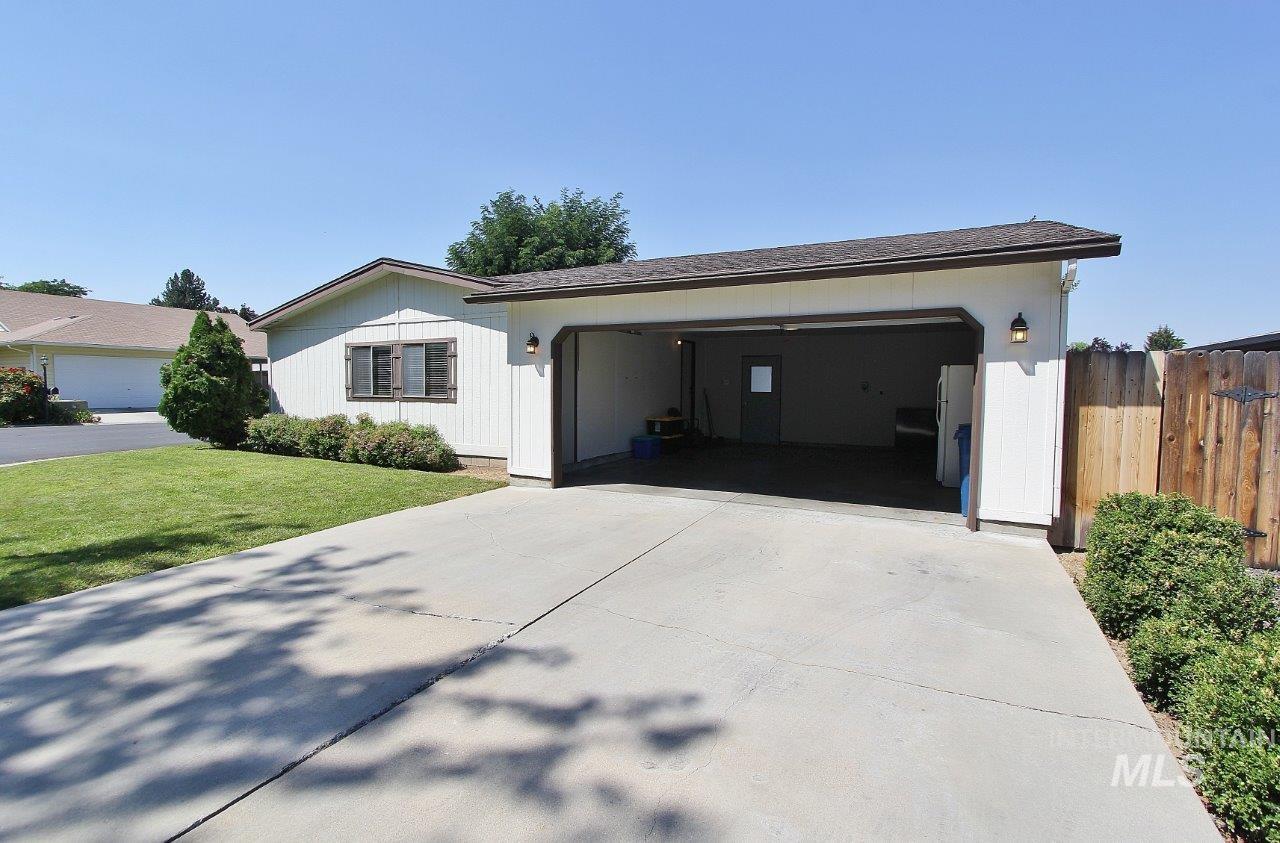 642 S Malaga Lane, Boise, Idaho 83709, 3 Bedrooms, 2 Bathrooms, Residential For Sale, Price $335,000,MLS 99001733