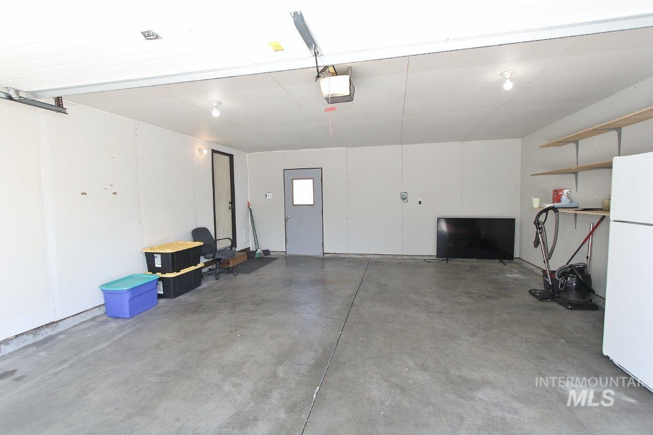 642 S Malaga Lane, Boise, Idaho 83709, 3 Bedrooms, 2 Bathrooms, Residential For Sale, Price $335,000,MLS 99001733