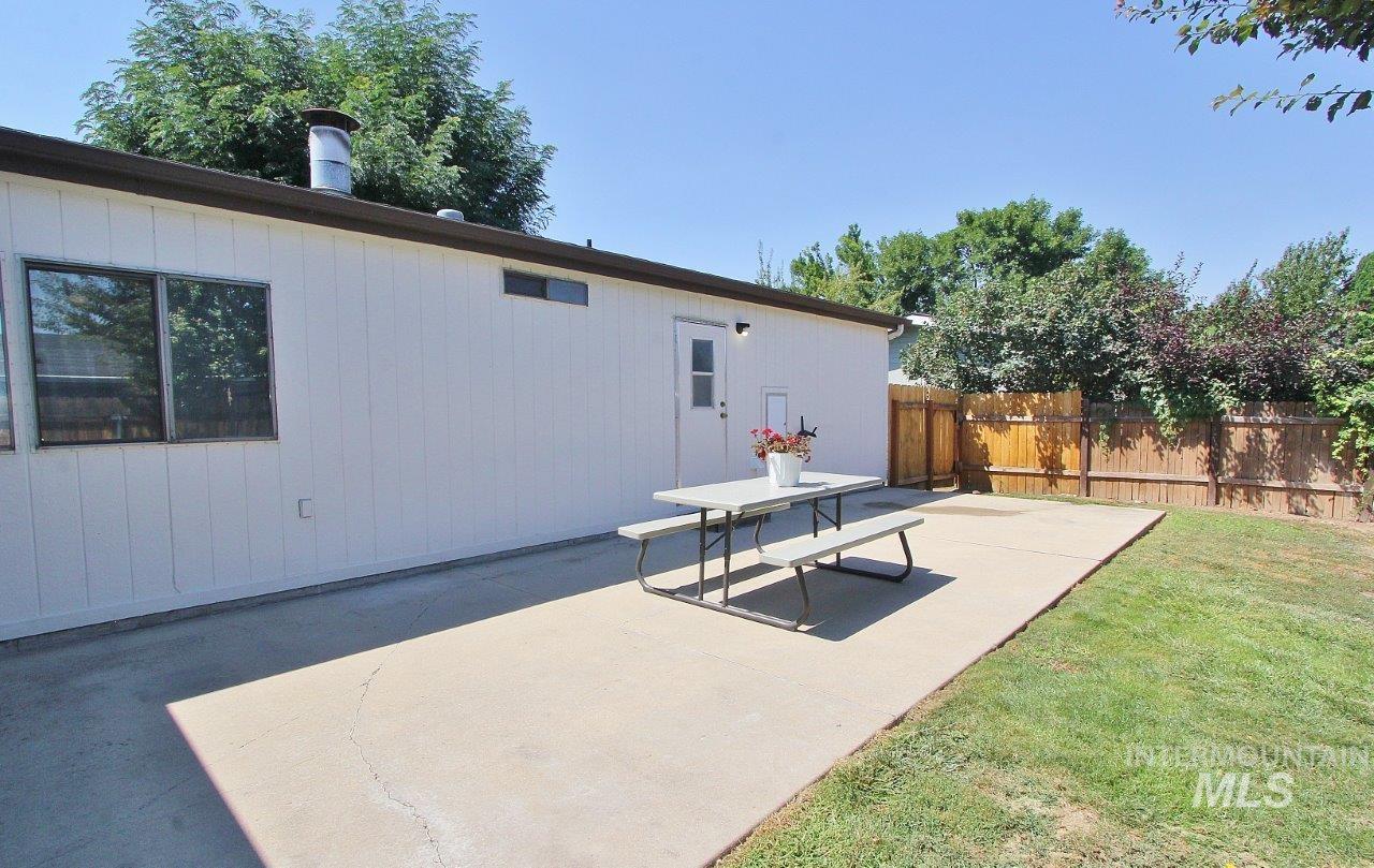 642 S Malaga Lane, Boise, Idaho 83709, 3 Bedrooms, 2 Bathrooms, Residential For Sale, Price $335,000,MLS 99001733
