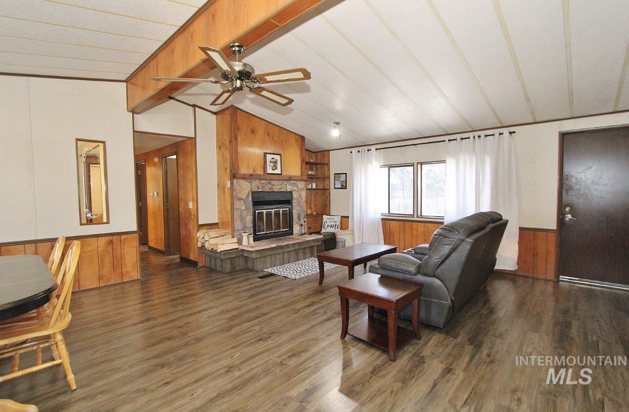 642 S Malaga Lane, Boise, Idaho 83709, 3 Bedrooms, 2 Bathrooms, Residential For Sale, Price $335,000,MLS 99001733