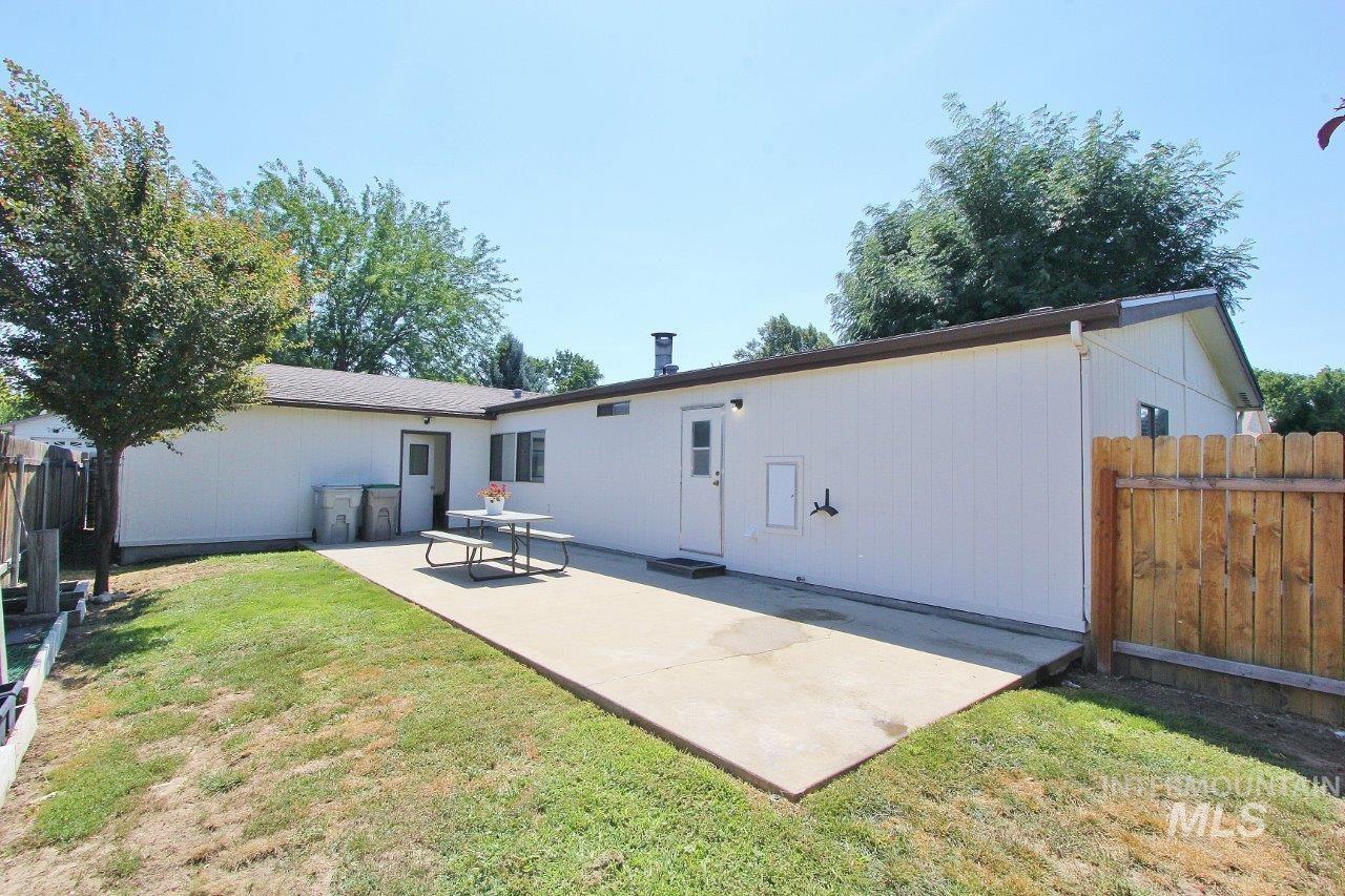 642 S Malaga Lane, Boise, Idaho 83709, 3 Bedrooms, 2 Bathrooms, Residential For Sale, Price $335,000,MLS 99001733