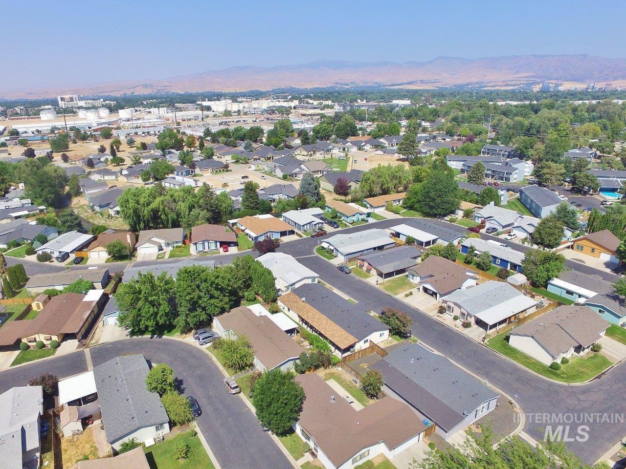 642 S Malaga Lane, Boise, Idaho 83709, 3 Bedrooms, 2 Bathrooms, Residential For Sale, Price $335,000,MLS 99001733