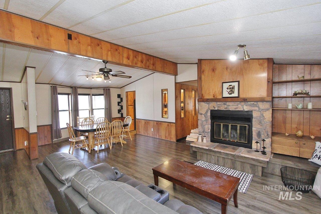 642 S Malaga Lane, Boise, Idaho 83709, 3 Bedrooms, 2 Bathrooms, Residential For Sale, Price $335,000,MLS 99001733