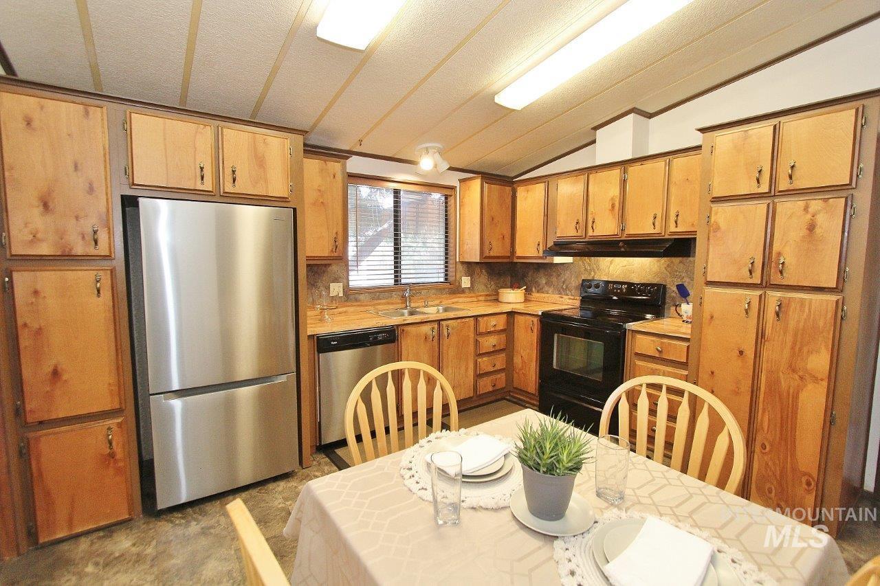 642 S Malaga Lane, Boise, Idaho 83709, 3 Bedrooms, 2 Bathrooms, Residential For Sale, Price $335,000,MLS 99001733