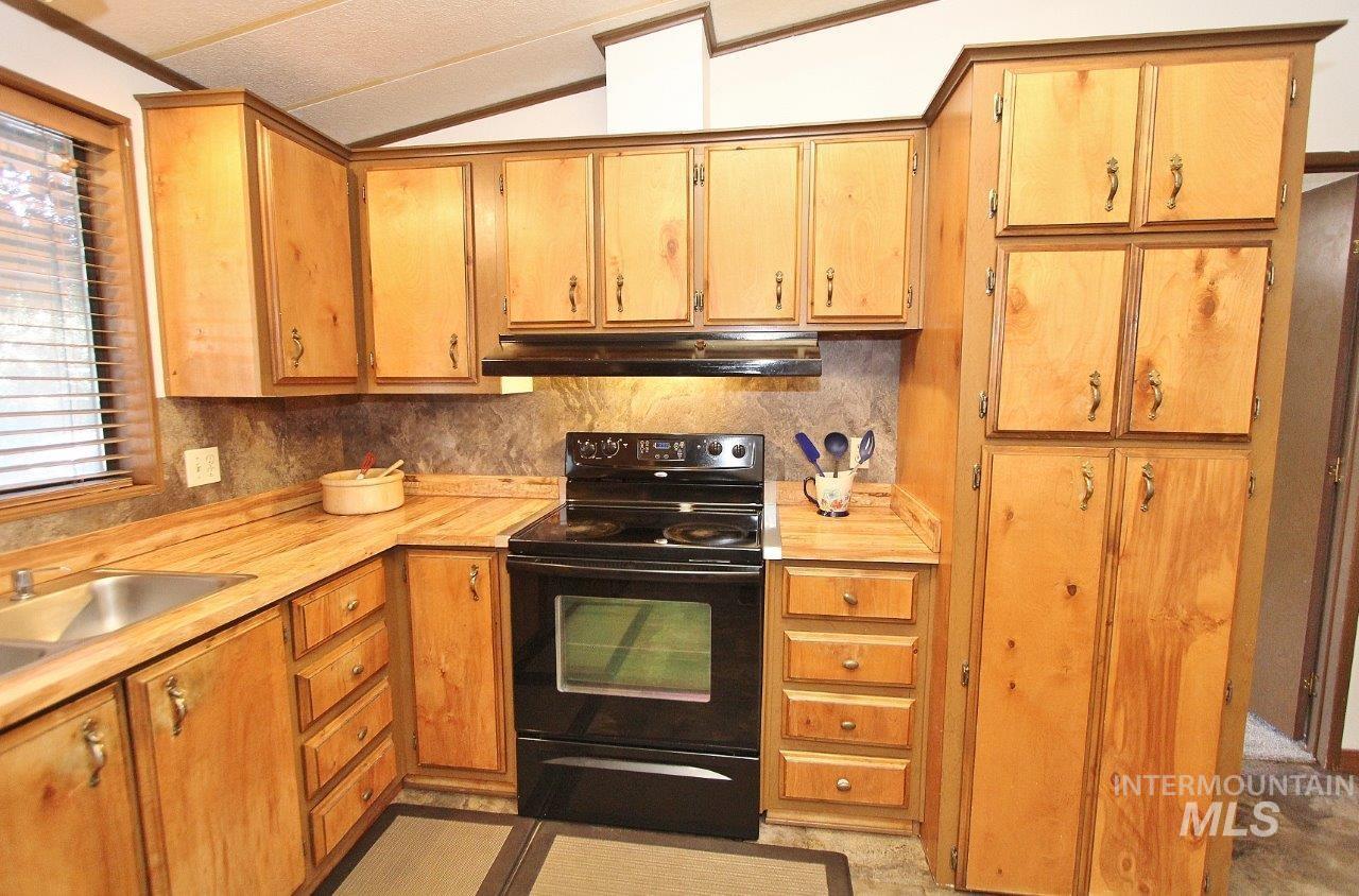 642 S Malaga Lane, Boise, Idaho 83709, 3 Bedrooms, 2 Bathrooms, Residential For Sale, Price $335,000,MLS 99001733