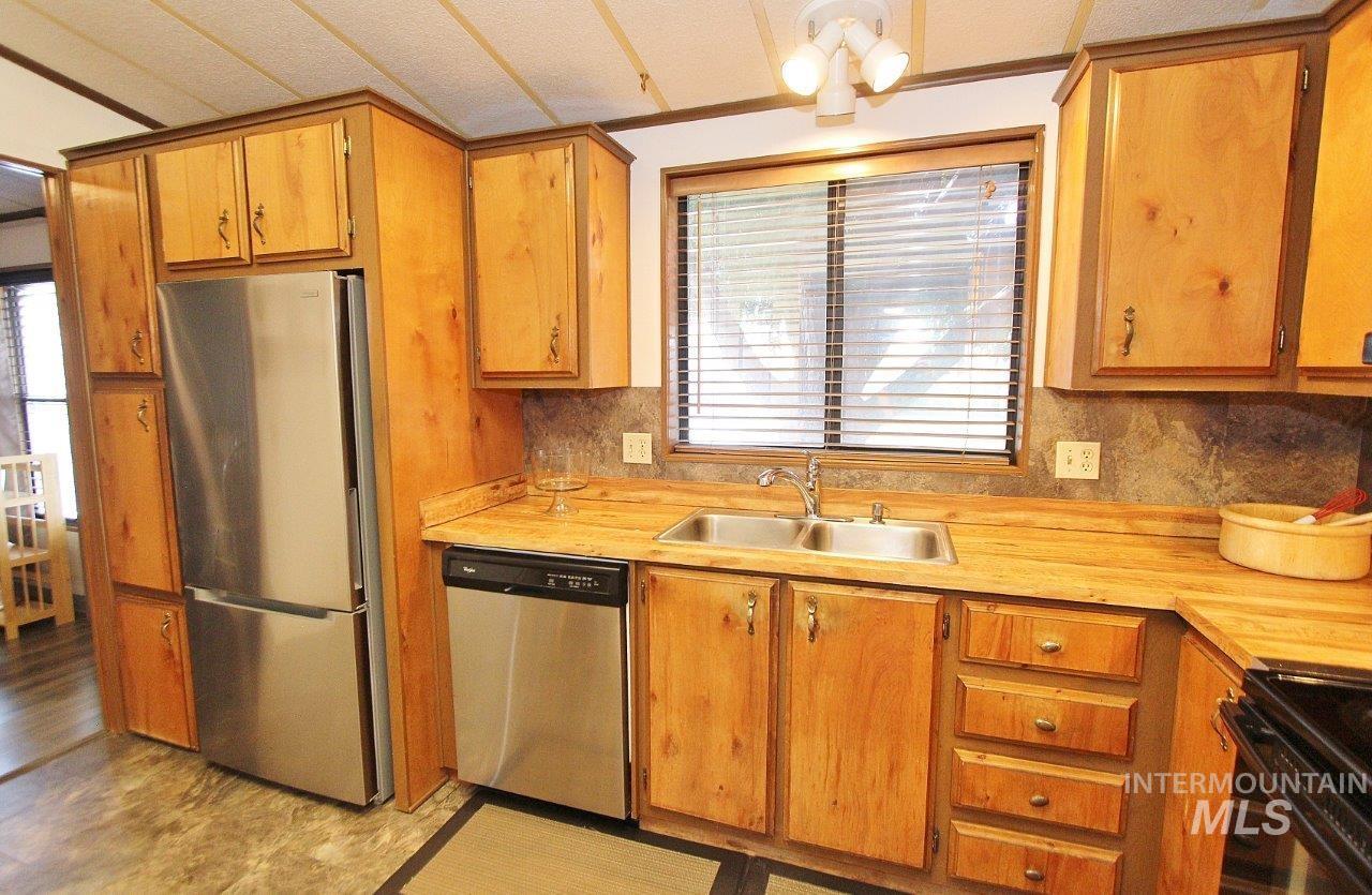 642 S Malaga Lane, Boise, Idaho 83709, 3 Bedrooms, 2 Bathrooms, Residential For Sale, Price $335,000,MLS 99001733