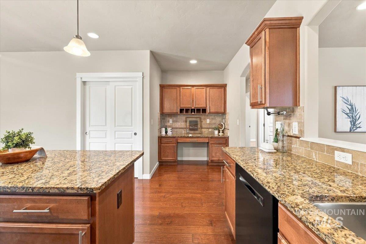 7733 N Abe Avenue, Boise, Idaho 83714, 3 Bedrooms, 2 Bathrooms, Residential For Sale, Price $539,000,MLS 99001739
