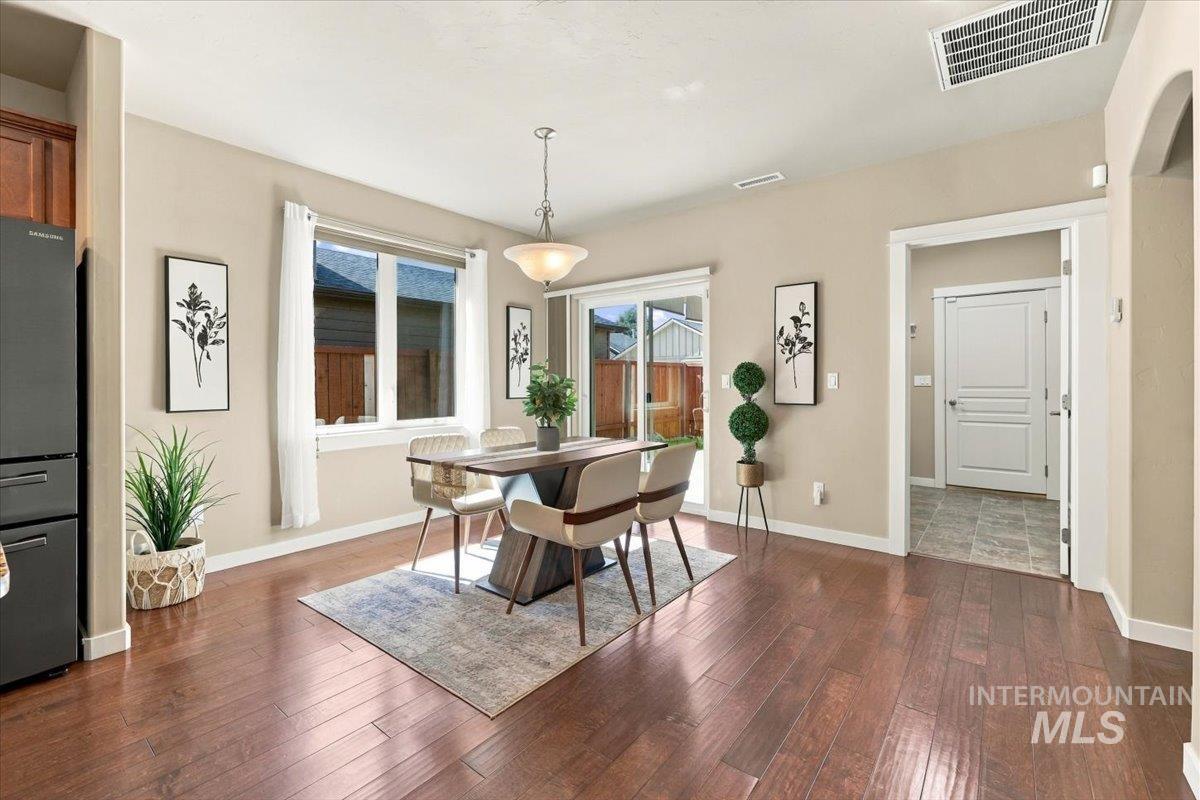 7733 N Abe Avenue, Boise, Idaho 83714, 3 Bedrooms, 2 Bathrooms, Residential For Sale, Price $539,000,MLS 99001739